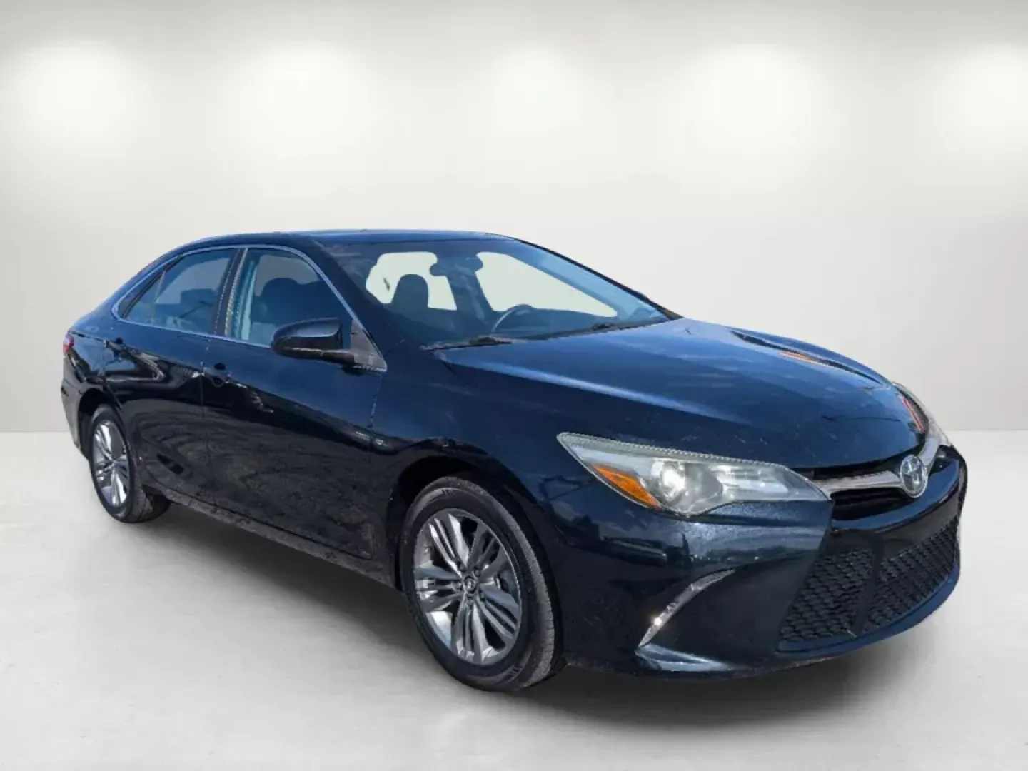2016 Toyota Camry SE (4T1BF1FK7GU) with an Regular Unleaded I-4 2.5 L/152 engine, 6-Speed Automatic w/OD transmission, located at 7000 Northlake Connector, Columbus, GA, 31904, (706) 987-8085, 32.524975, -84.978134 - 2016 Toyota Camry SE - Photo#3