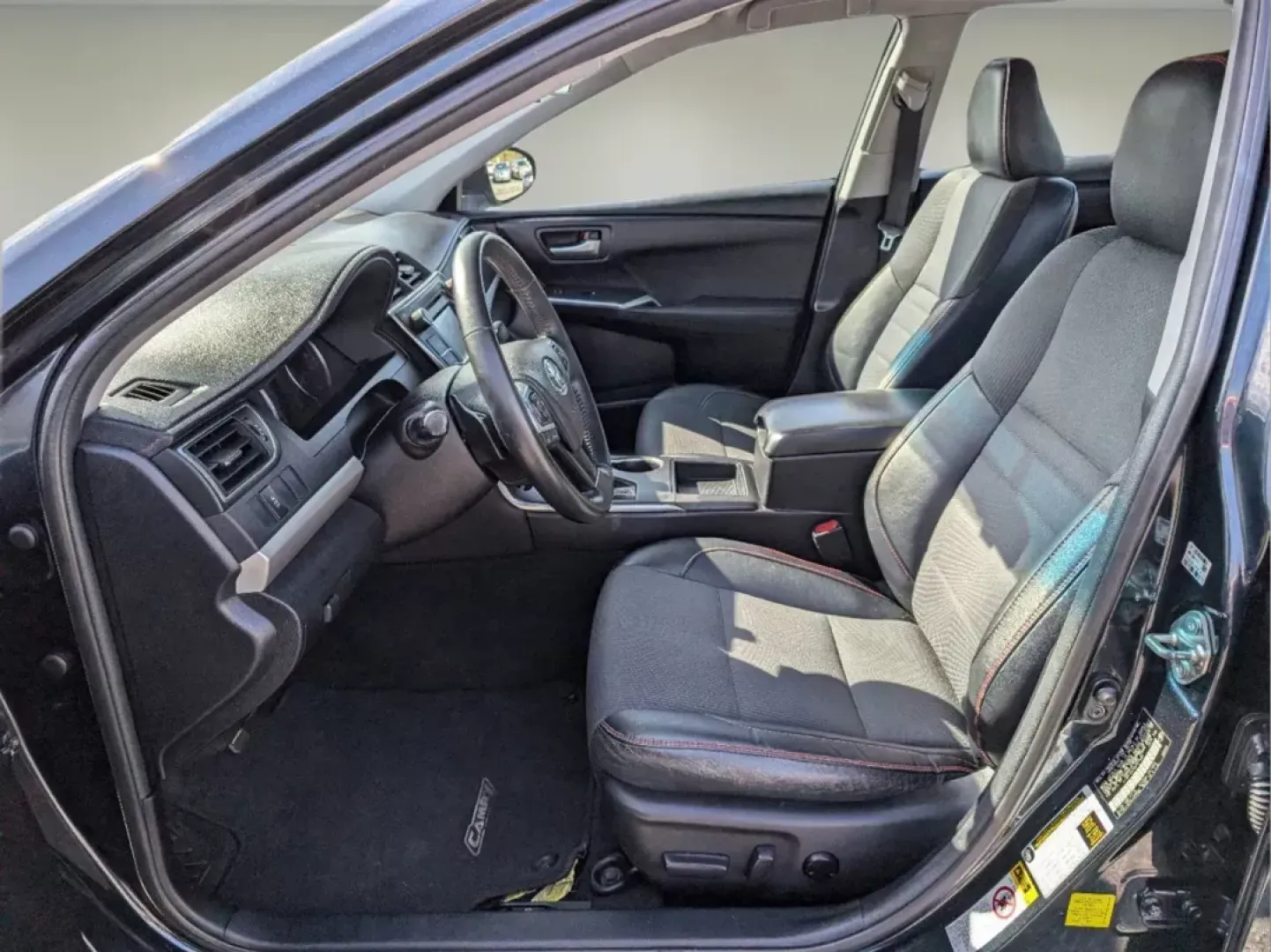 2016 Toyota Camry SE (4T1BF1FK7GU) with an Regular Unleaded I-4 2.5 L/152 engine, 6-Speed Automatic w/OD transmission, located at 7000 Northlake Connector, Columbus, GA, 31904, (706) 987-8085, 32.524975, -84.978134 - 2016 Toyota Camry SE - Photo#10