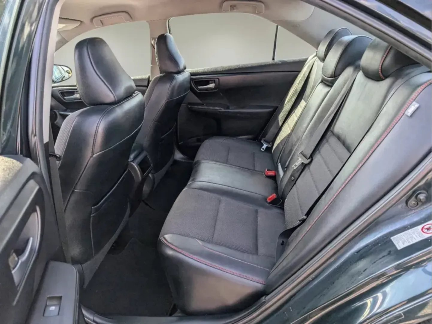 2016 Toyota Camry SE (4T1BF1FK7GU) with an Regular Unleaded I-4 2.5 L/152 engine, 6-Speed Automatic w/OD transmission, located at 7000 Northlake Connector, Columbus, GA, 31904, (706) 987-8085, 32.524975, -84.978134 - 2016 Toyota Camry SE - Photo#11