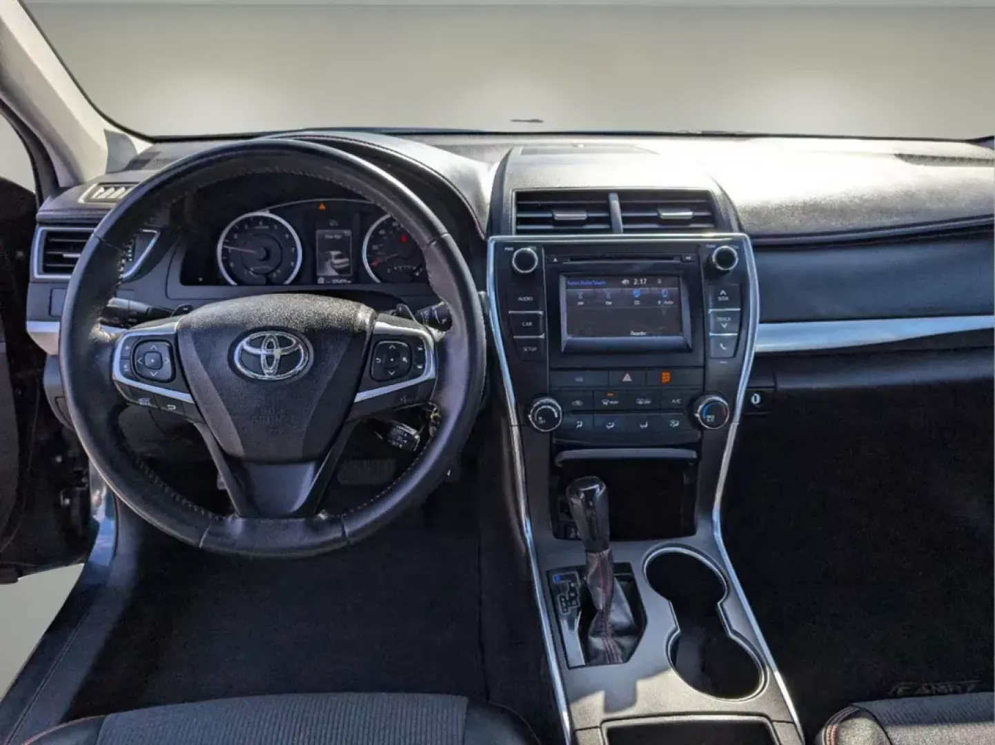 2016 Toyota Camry SE (4T1BF1FK7GU) with an Regular Unleaded I-4 2.5 L/152 engine, 6-Speed Automatic w/OD transmission, located at 7000 Northlake Connector, Columbus, GA, 31904, (706) 987-8085, 32.524975, -84.978134 - 2016 Toyota Camry SE - Photo#12