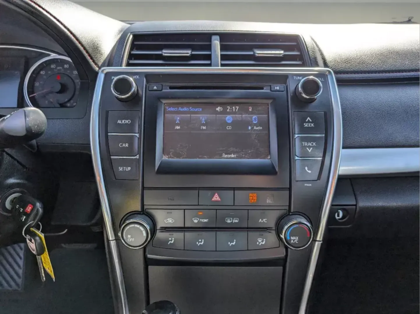 2016 Toyota Camry SE (4T1BF1FK7GU) with an Regular Unleaded I-4 2.5 L/152 engine, 6-Speed Automatic w/OD transmission, located at 7000 Northlake Connector, Columbus, GA, 31904, (706) 987-8085, 32.524975, -84.978134 - 2016 Toyota Camry SE - Photo#13