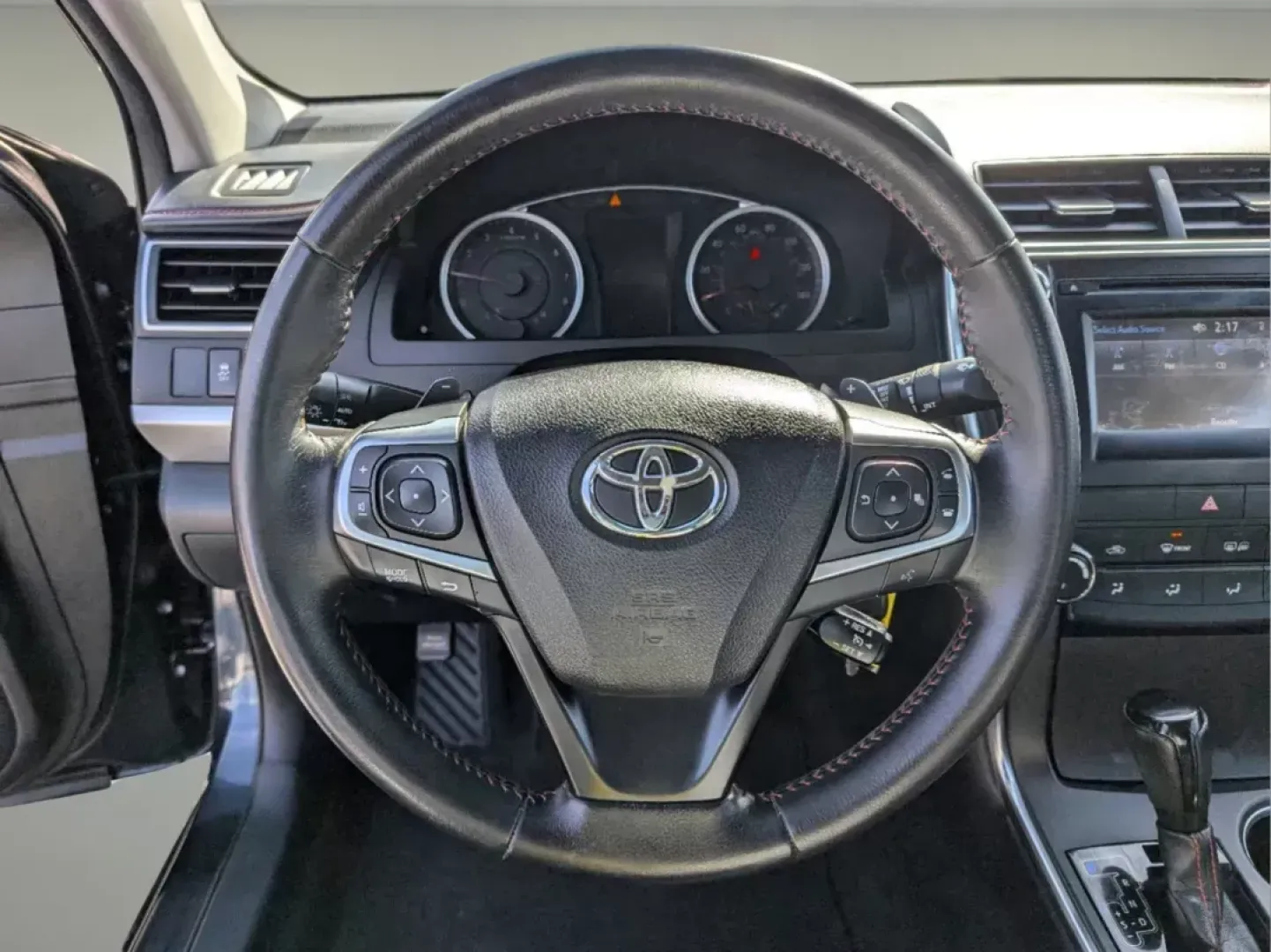 2016 Toyota Camry SE (4T1BF1FK7GU) with an Regular Unleaded I-4 2.5 L/152 engine, 6-Speed Automatic w/OD transmission, located at 7000 Northlake Connector, Columbus, GA, 31904, (706) 987-8085, 32.524975, -84.978134 - 2016 Toyota Camry SE - Photo#14