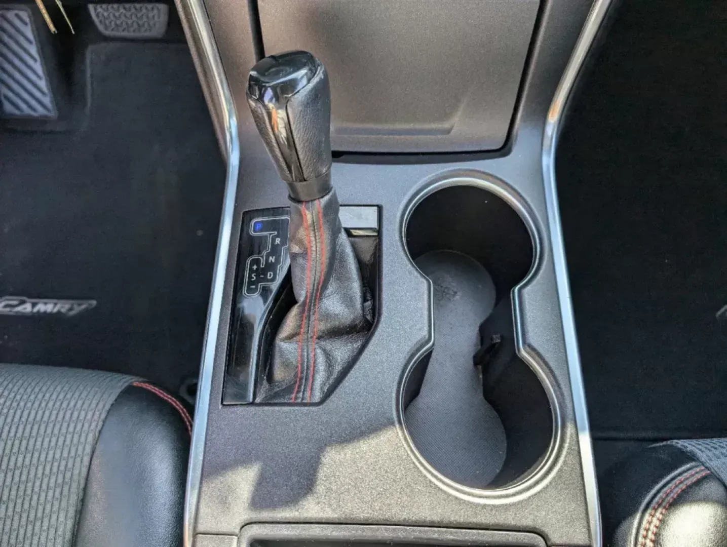 2016 Toyota Camry SE (4T1BF1FK7GU) with an Regular Unleaded I-4 2.5 L/152 engine, 6-Speed Automatic w/OD transmission, located at 7000 Northlake Connector, Columbus, GA, 31904, (706) 987-8085, 32.524975, -84.978134 - 2016 Toyota Camry SE - Photo#15