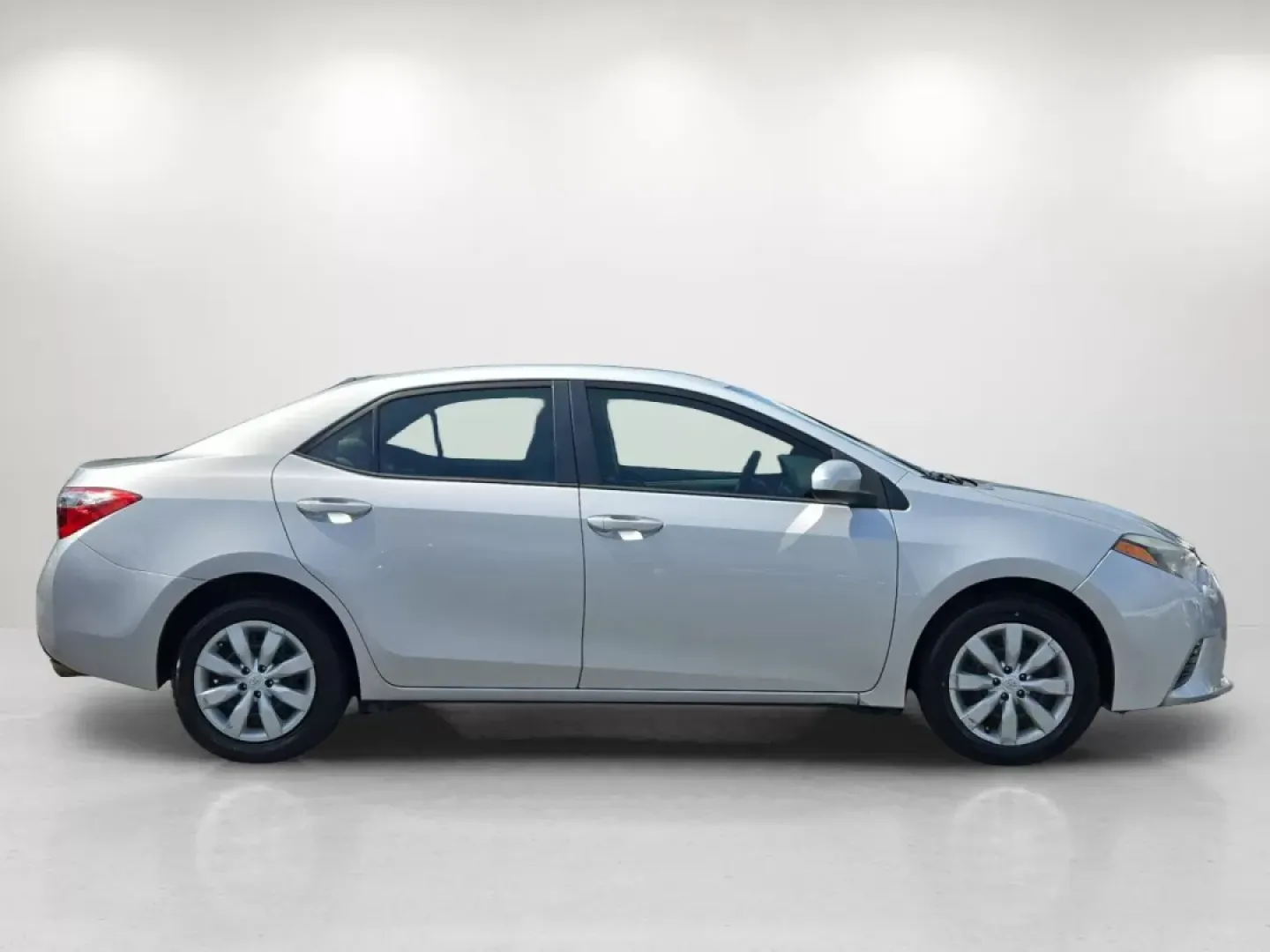 2016 Toyota Corolla (2T1BURHE3GC) with an Other engine, located at 1430 Gateway Drive, Opelika, AL, 36801, (334) 239-0944, 32.637871, -85.409790 - If you're searching for a reliable and budget-friendly vehicle for your daily commutes or weekend adventures, look no further than this 2016 Toyota Corolla, now available at Gils Auto in Phenix City, AL. With a sleek silver exterior and impressive features, this sedan is not just a mode of transport - Photo#3
