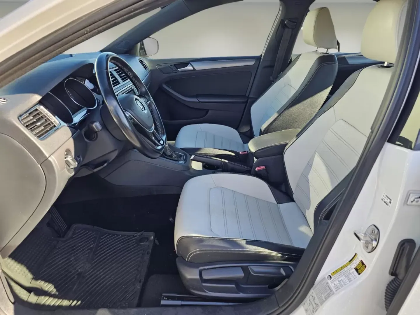 2016 Volkswagen Jetta 1.8T Sport (3VWD17AJ2GM) with an Other engine, located at 804 22nd Ave, Phenix City, AL, 36870, (334) 297-1860, 32.484749, -85.024475 - **Experience the Road Ahead with This 2016 Volkswagen Jetta 1.8T Sport at Gils Auto Phenix City**<br /> <br /> Are you seeking a reliable and stylish sedan that fits seamlessly into your lifestyle? Whether you're commuting to work, running errands around Phenix City, or heading out on weekend adven - Photo#9