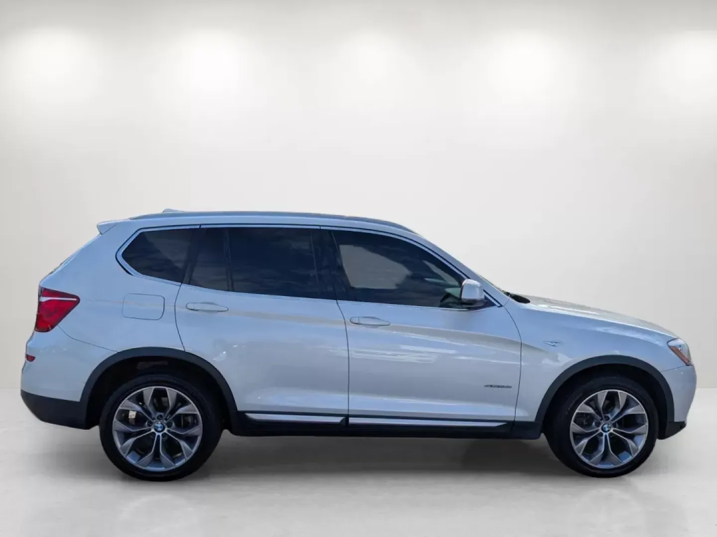2017 BMW X3 sDrive28i (5UXWZ7C32H0) with an Other engine, located at 1430 Gateway Drive, Opelika, AL, 36801, (334) 239-0944, 32.637871, -85.409790 - Discover the perfect blend of luxury and practicality with the 2017 BMW X3 sDrive28i, available now at Gils Auto in Phenix City, AL. This stunning white sport utility vehicle is designed for those who crave adventure without compromising on comfort. Whether you're navigating daily commutes, embarkin - Photo#3