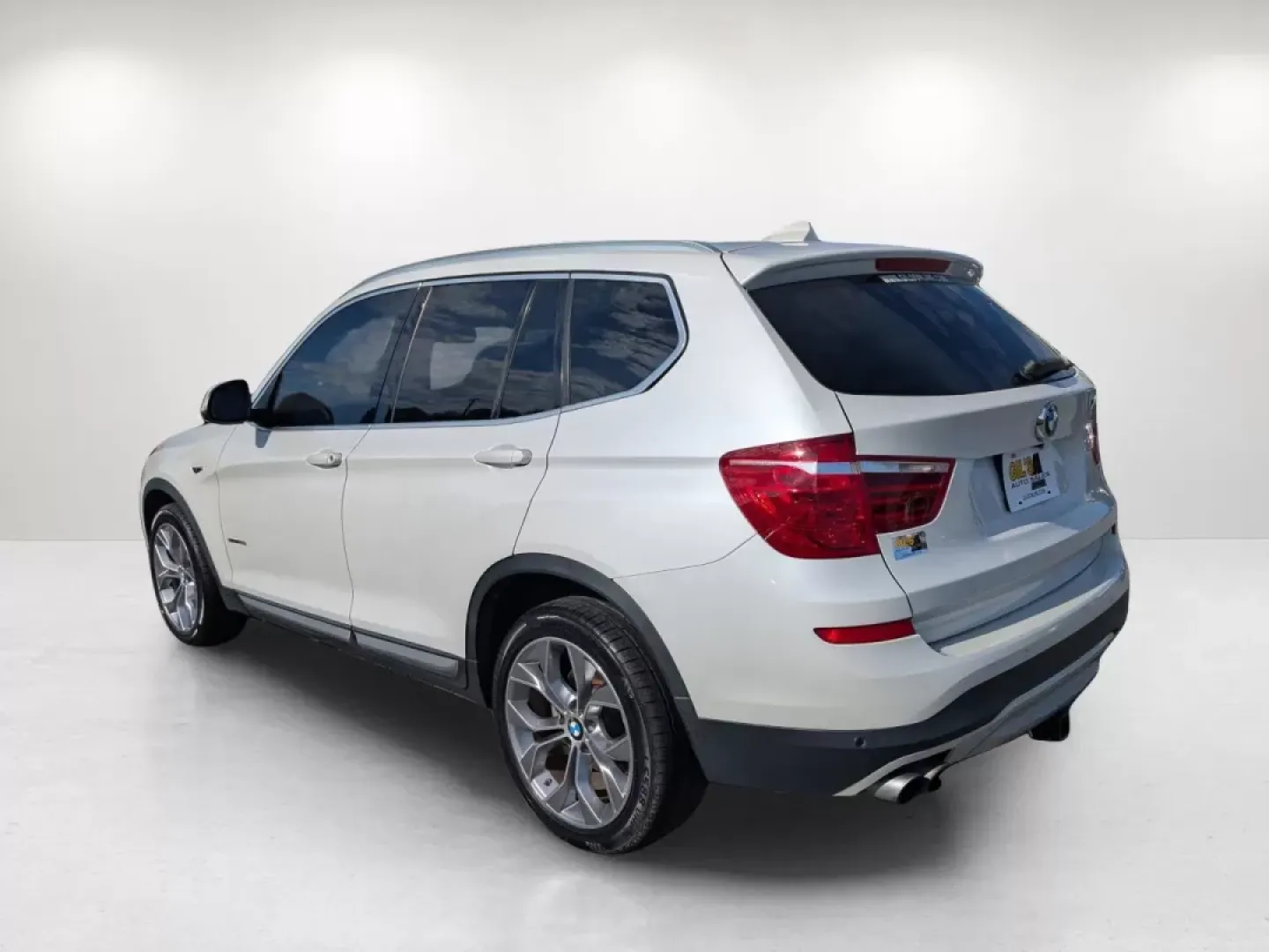 2017 BMW X3 sDrive28i (5UXWZ7C32H0) with an Other engine, located at 1430 Gateway Drive, Opelika, AL, 36801, (334) 239-0944, 32.637871, -85.409790 - Discover the perfect blend of luxury and practicality with the 2017 BMW X3 sDrive28i, available now at Gils Auto in Phenix City, AL. This stunning white sport utility vehicle is designed for those who crave adventure without compromising on comfort. Whether you're navigating daily commutes, embarkin - Photo#6