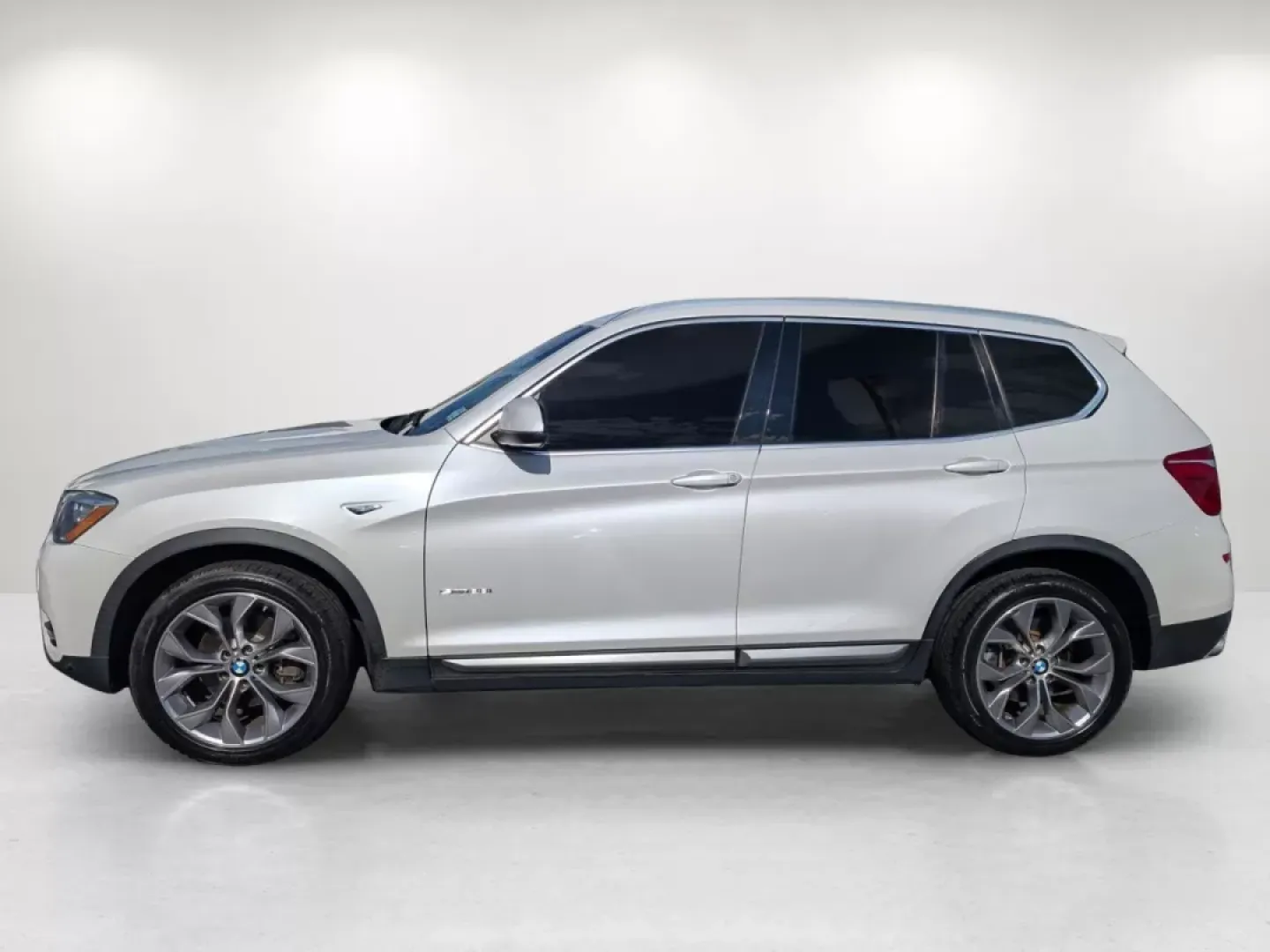 2017 BMW X3 sDrive28i (5UXWZ7C32H0) with an Other engine, located at 1430 Gateway Drive, Opelika, AL, 36801, (334) 239-0944, 32.637871, -85.409790 - Discover the perfect blend of luxury and practicality with the 2017 BMW X3 sDrive28i, available now at Gils Auto in Phenix City, AL. This stunning white sport utility vehicle is designed for those who crave adventure without compromising on comfort. Whether you're navigating daily commutes, embarkin - Photo#7