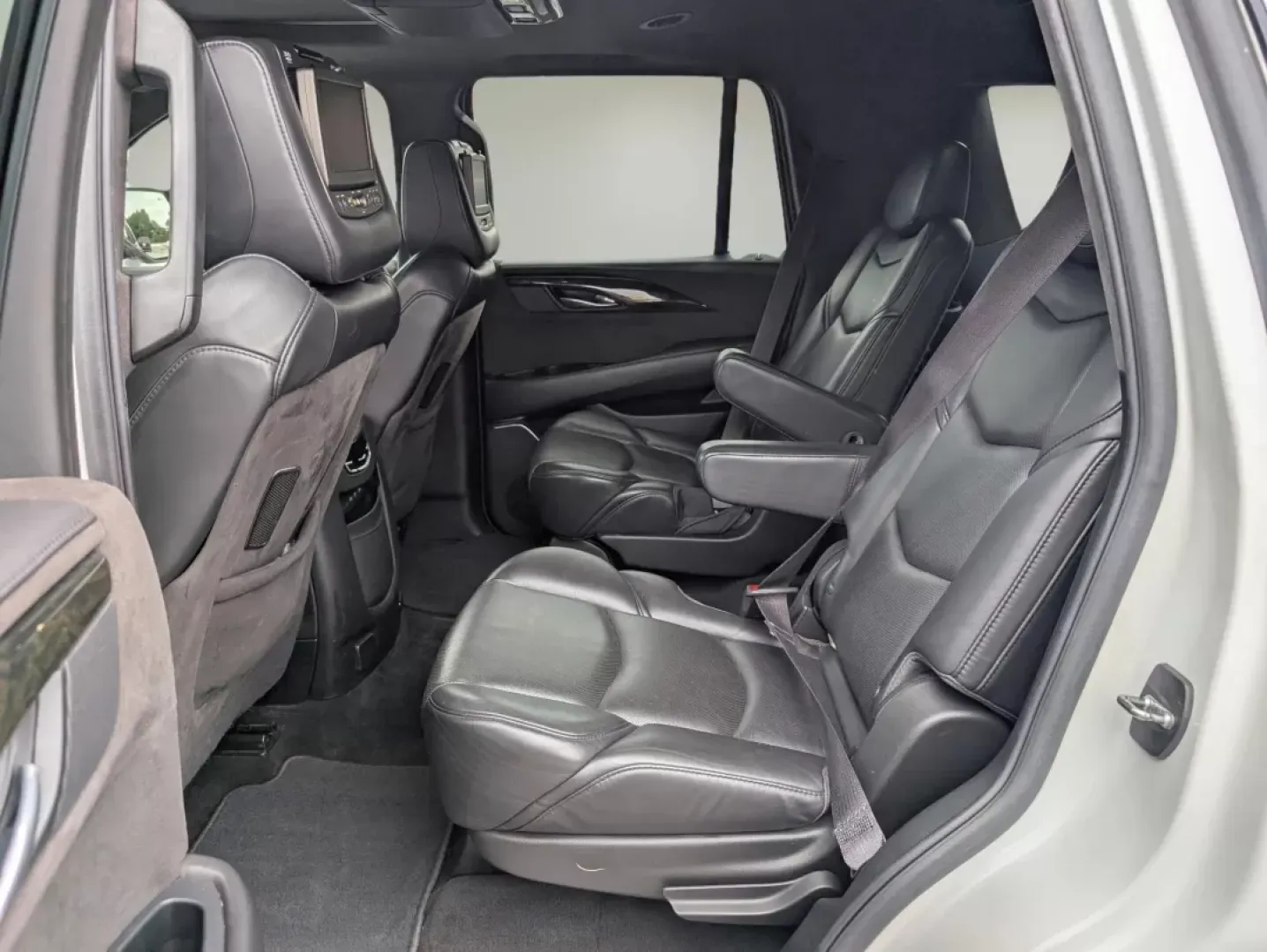 2017 /Jet Black with Jet Black Accents Cadillac Escalade Platinum (1GYS4DKJ5HR) with an Other engine, located at 1430 Gateway Drive, Opelika, AL, 36801, (334) 239-0944, 32.637871, -85.409790 - ### Elevate Your Lifestyle with the 2017 Cadillac Escalade Platinum at Gils Auto!<br /> <br /> Are you ready to take on life's adventures in style? The 2017 Cadillac Escalade Platinum is not just a vehicle; it's a statement of luxury and performance that fits perfectly into your active lifestyle. Th - Photo#10