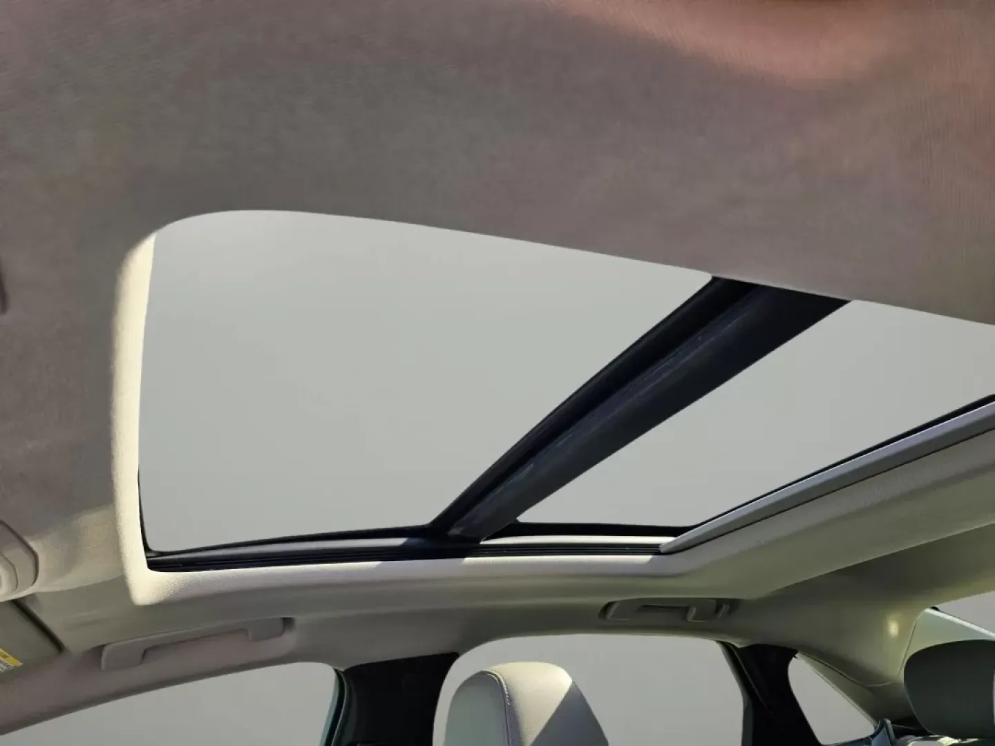 2017 /Medium Titanium with Jet Black accents Cadillac XTS Luxury (2G61M5S36H9) with an Other engine, located at 3959 U.S. 80 W, Phenix City, AL, 36870, (334) 297-4885, 32.469296, -85.135185 - Experience luxury like never before with the 2017 Cadillac XTS, now available at Gils Auto! Located at 3959 U.S. 80 W, Phenix City, AL 36870, our Buy Here Pay Here dealership specializes in providing exceptional vehicles with in-house financing options. Whether you're commuting daily, planning weeke - Photo#10