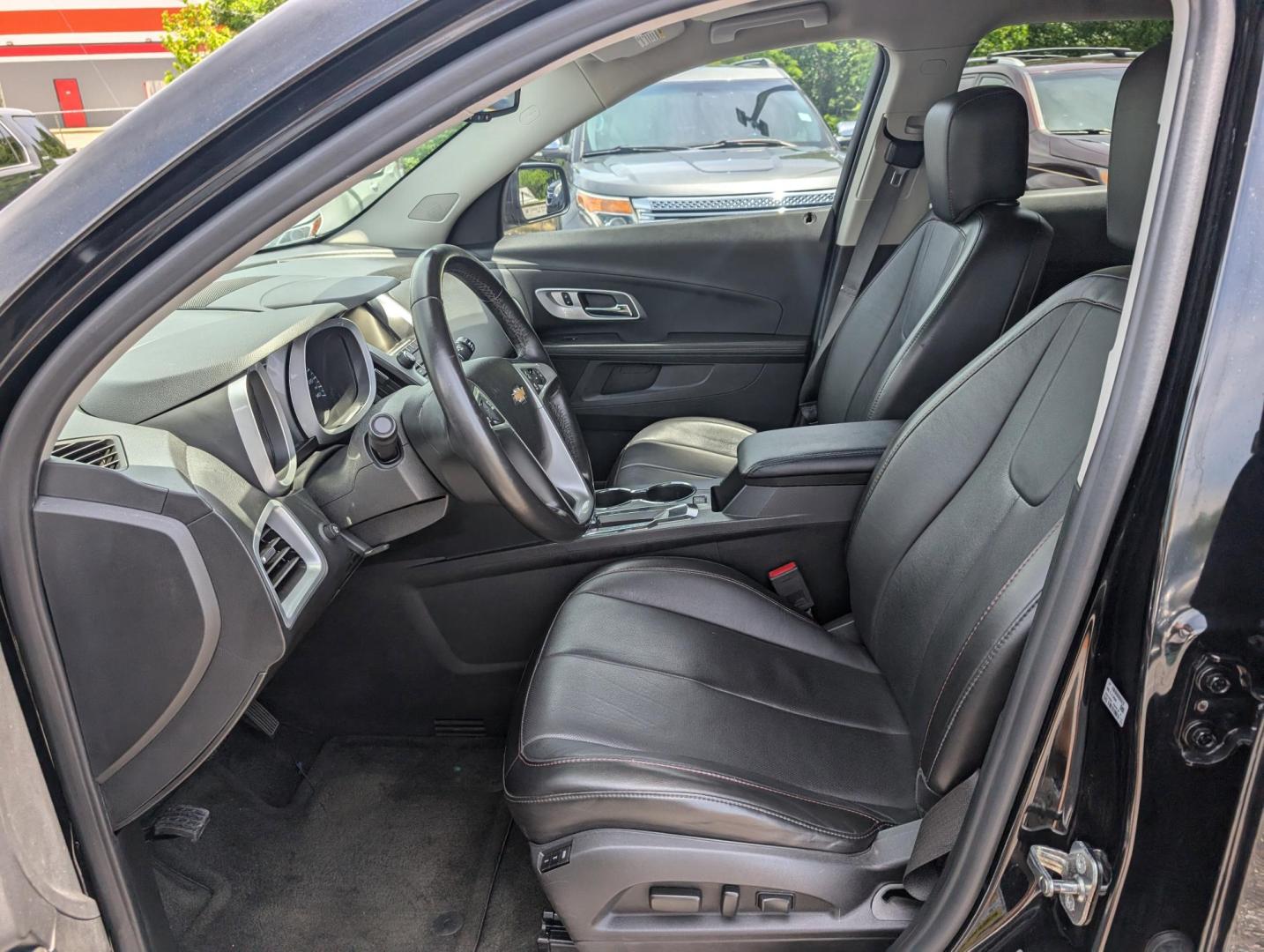2017 /Jet Black Chevrolet Equinox LT (2GNALCEK0H6) with an Gas I4 2.4/145 engine, 6-Speed Automatic transmission, located at 3959 U.S. 80 W, Phenix City, AL, 36870, (334) 297-4885, 32.469296, -85.135185 - 2017 Chevrolet Equinox LT - Photo#9
