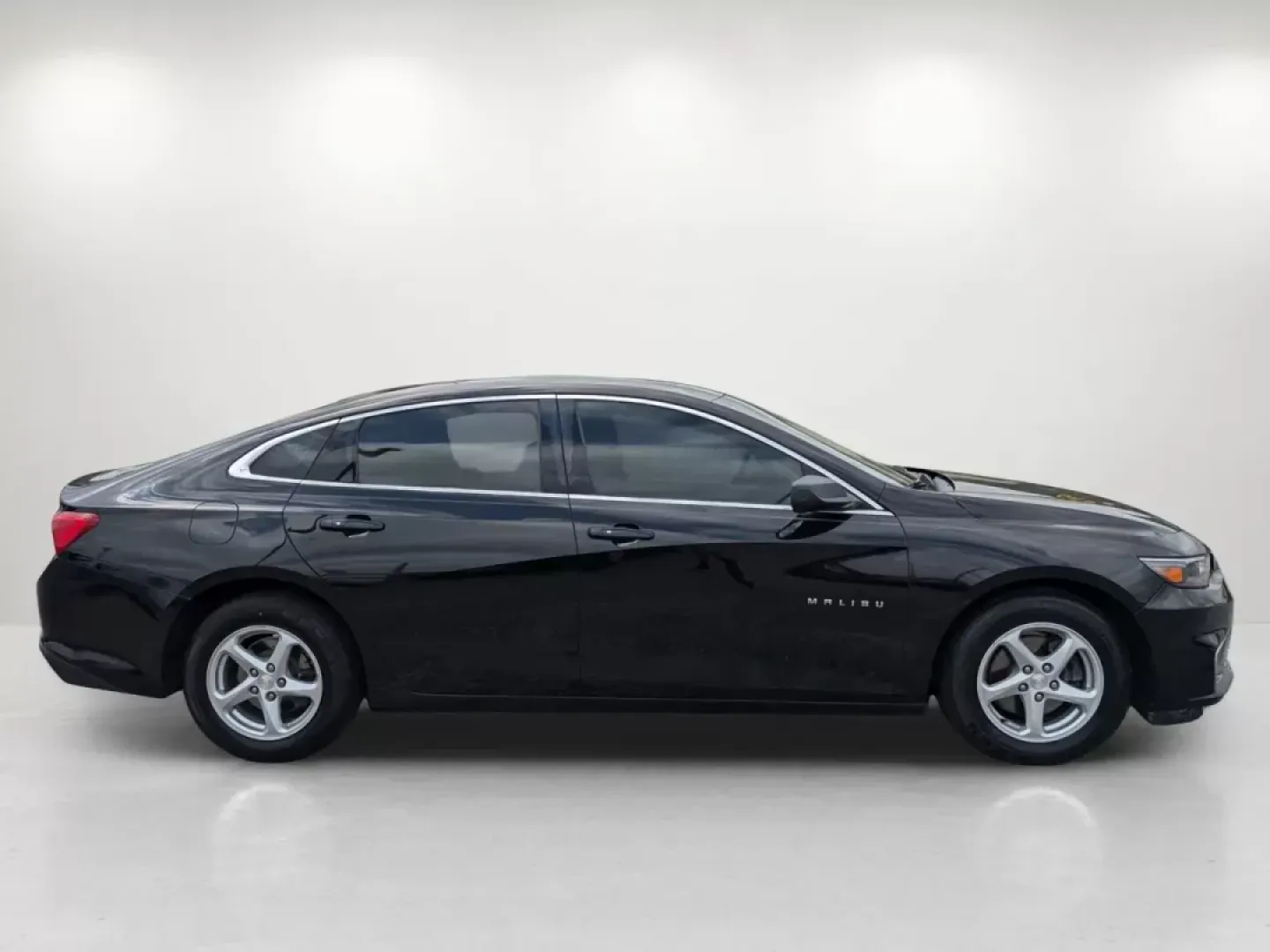 2017 /Dark Atmosphere/Medium Ash Gray Chevrolet Malibu LS (1G1ZB5ST1HF) with an Turbocharged Gas I4 1.5L/91 engine, 6-Speed Automatic transmission, located at 3959 U.S. 80 W, Phenix City, AL, 36870, (334) 297-4885, 32.469296, -85.135185 - 2017 Chevrolet Malibu LS - Photo#5