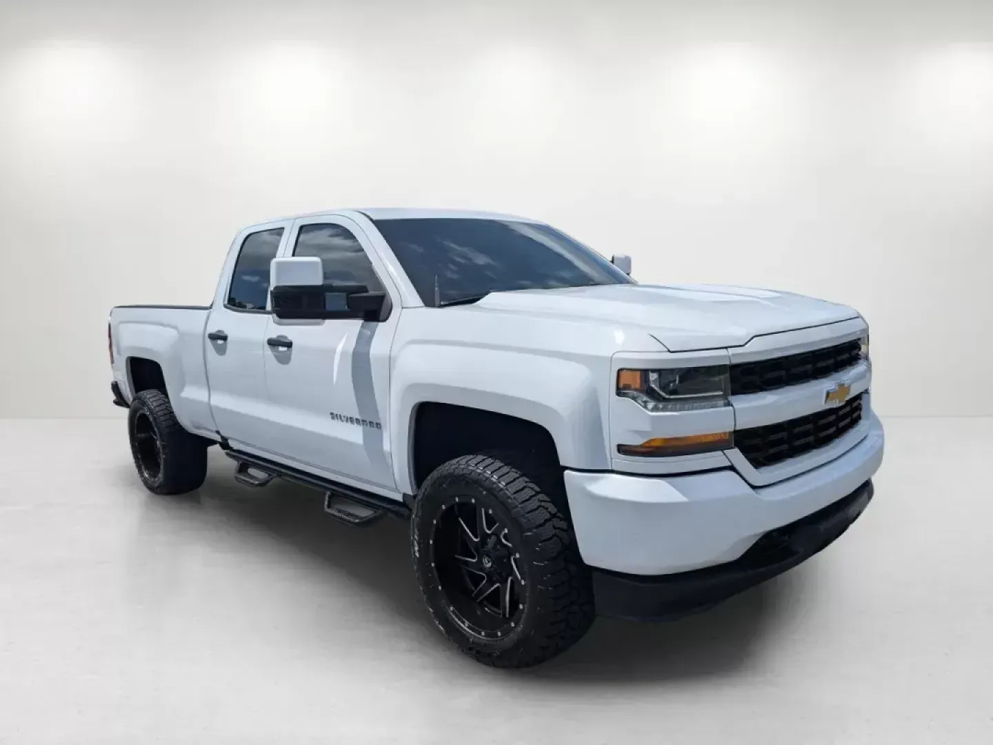 2017 /Dark Ash with Jet Black Interior Accents Chevrolet Silverado 1500 Custom (1GCRCPEC0HZ) with an Gas V8 5.3L/325 engine, 6-Speed Automatic transmission, located at 3959 U.S. 80 W, Phenix City, AL, 36870, (334) 297-4885, 32.469296, -85.135185 - 2017 Chevrolet Silverado 1500 Custom - Photo#3