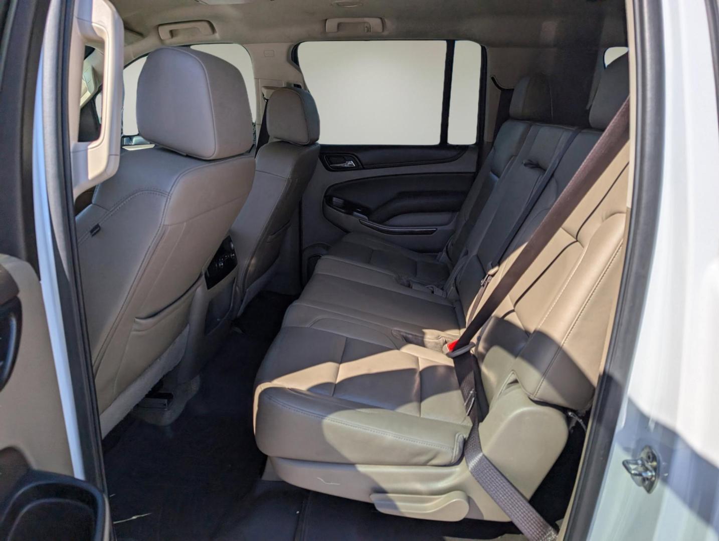 2017 /Cocoa/Dune Chevrolet Suburban LT (1GNSCHKC8HR) with an Gas/Ethanol V8 5.3L/ engine, 6-Speed Automatic transmission, located at 7000 Northlake Connector, Columbus, GA, 31904, (706) 987-8085, 32.524975, -84.978134 - 2017 Chevrolet Suburban LT - Photo#10