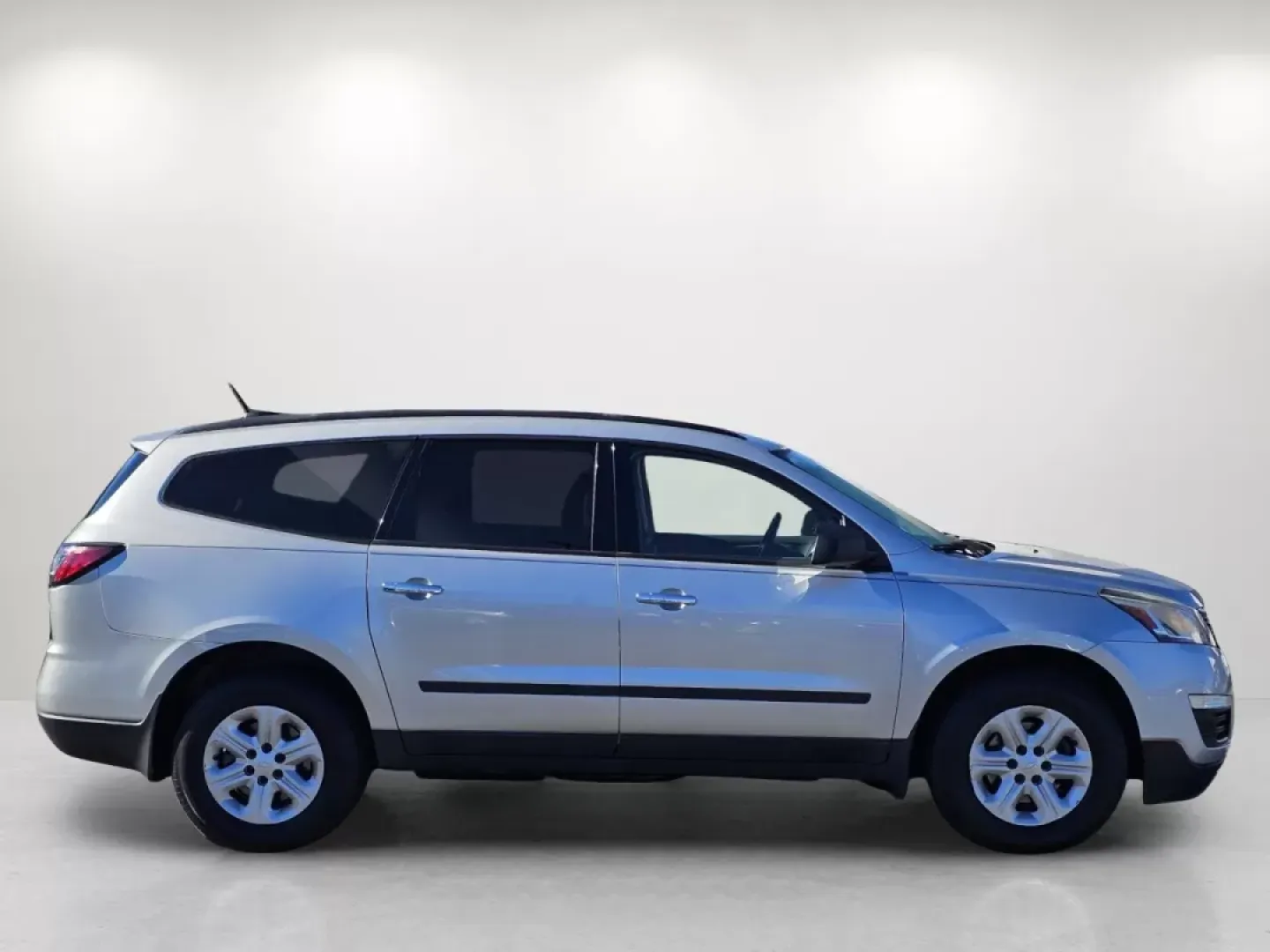 2017 /Dark Titanium/Light Titanium Chevrolet Traverse LS (1GNKRFED6HJ) with an Other engine, located at 7000 Northlake Connector, Columbus, GA, 31904, (706) 987-8085, 32.524975, -84.978134 - **Explore Your Next Adventure with the 2017 Chevrolet Traverse at Gils Auto!**<br /> <br /> Are you ready for family road trips, weekend adventures, or simply a reliable vehicle for daily commutes? Look no further than the 2017 Chevrolet Traverse LS, a versatile SUV that fits a variety of lifestyles - Photo#3