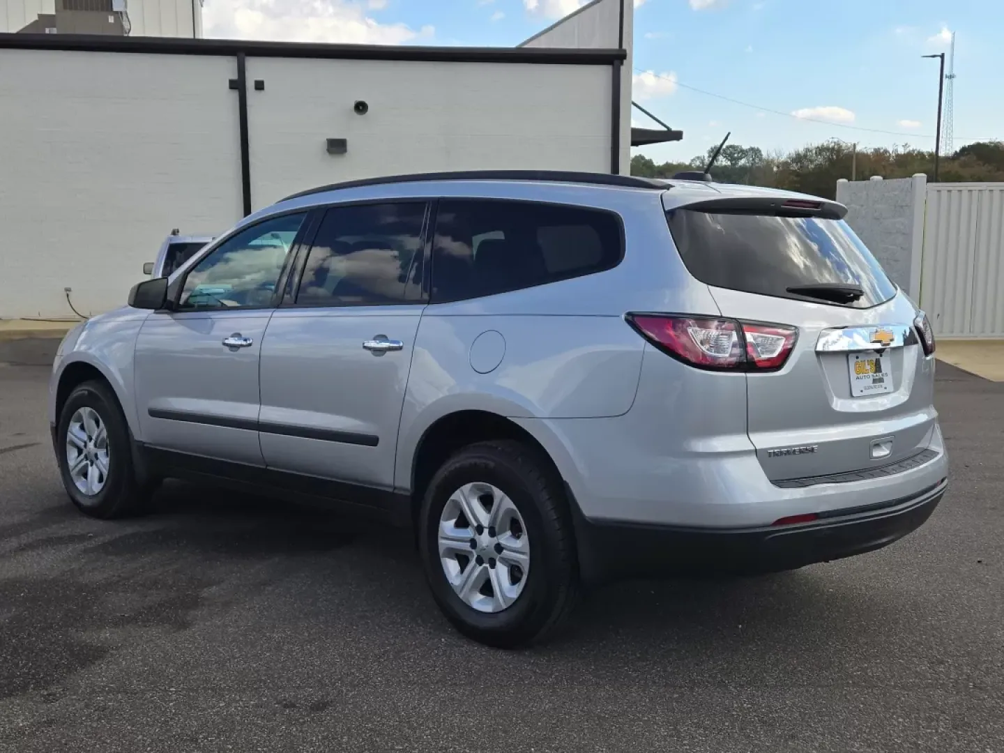 2017 /Dark Titanium/Light Titanium Chevrolet Traverse LS (1GNKRFED6HJ) with an Other engine, located at 521 Old Farm Lane Rd, Prattville, AL, 36066, (334) 325-1505, 32.482460, -86.416367 - 2017 Chevrolet Traverse LS - Photo#7