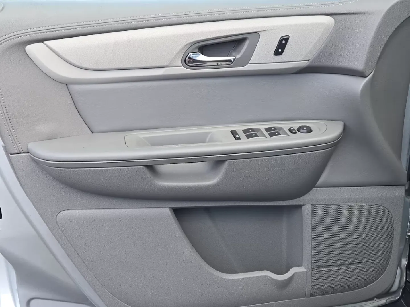 2017 /Dark Titanium/Light Titanium Chevrolet Traverse LS (1GNKRFED6HJ) with an Other engine, located at 521 Old Farm Lane Rd, Prattville, AL, 36066, (334) 325-1505, 32.482460, -86.416367 - 2017 Chevrolet Traverse LS - Photo#9