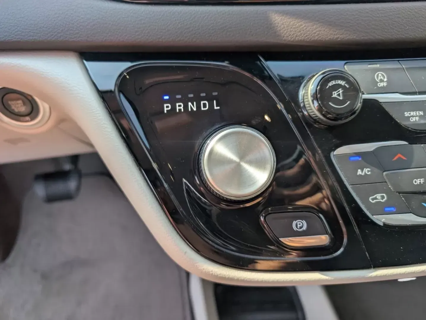 2017 /Toffee/Cognac/Alloy Chrysler Pacifica Touring (2C4RC1DG2HR) with an Other engine, located at 521 Old Farm Lane Rd, Prattville, AL, 36066, (334) 325-1505, 32.482460, -86.416367 - Are you ready to take your family road trips to the next level? Look no further than this stunning 2017 Chrysler Pacifica Touring, perfect for growing families and weekend adventurers alike! At Gils Auto in Phenix City, AL, we specialize in helping our customers find the ideal vehicle, even if they - Photo#15