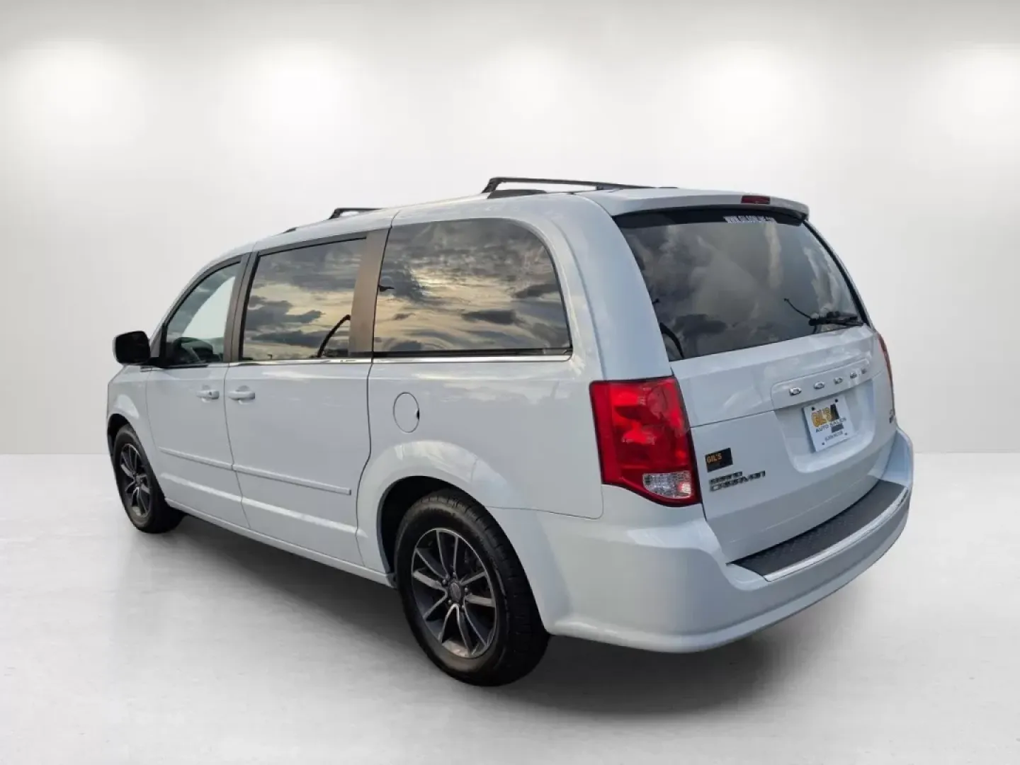 2017 /Black/Light Graystone Dodge Grand Caravan SXT (2C4RDGCG1HR) with an Other engine, located at 3959 U.S. 80 W, Phenix City, AL, 36870, (334) 297-4885, 32.469296, -85.135185 - ### Experience Family Adventures in the 2017 Dodge Grand Caravan SXT!<br /> <br /> Are you looking for the perfect vehicle that can comfortably accommodate your growing family or serve as your reliable daily driver? Look no further than the 2017 Dodge Grand Caravan SXT, available now at Gils Auto in - Photo#6