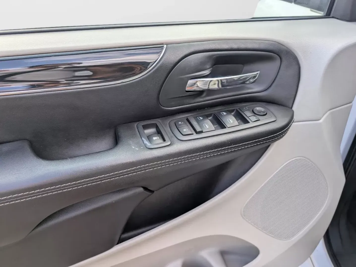 2017 /Black/Light Graystone Dodge Grand Caravan SXT (2C4RDGCG1HR) with an Other engine, located at 3959 U.S. 80 W, Phenix City, AL, 36870, (334) 297-4885, 32.469296, -85.135185 - ### Experience Family Adventures in the 2017 Dodge Grand Caravan SXT!<br /> <br /> Are you looking for the perfect vehicle that can comfortably accommodate your growing family or serve as your reliable daily driver? Look no further than the 2017 Dodge Grand Caravan SXT, available now at Gils Auto in - Photo#8