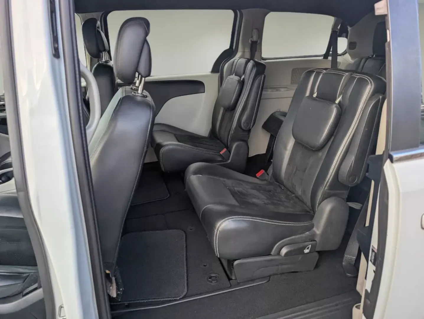 2017 /Black/Light Graystone Dodge Grand Caravan SXT (2C4RDGCG1HR) with an Other engine, located at 3959 U.S. 80 W, Phenix City, AL, 36870, (334) 297-4885, 32.469296, -85.135185 - ### Experience Family Adventures in the 2017 Dodge Grand Caravan SXT!<br /> <br /> Are you looking for the perfect vehicle that can comfortably accommodate your growing family or serve as your reliable daily driver? Look no further than the 2017 Dodge Grand Caravan SXT, available now at Gils Auto in - Photo#10