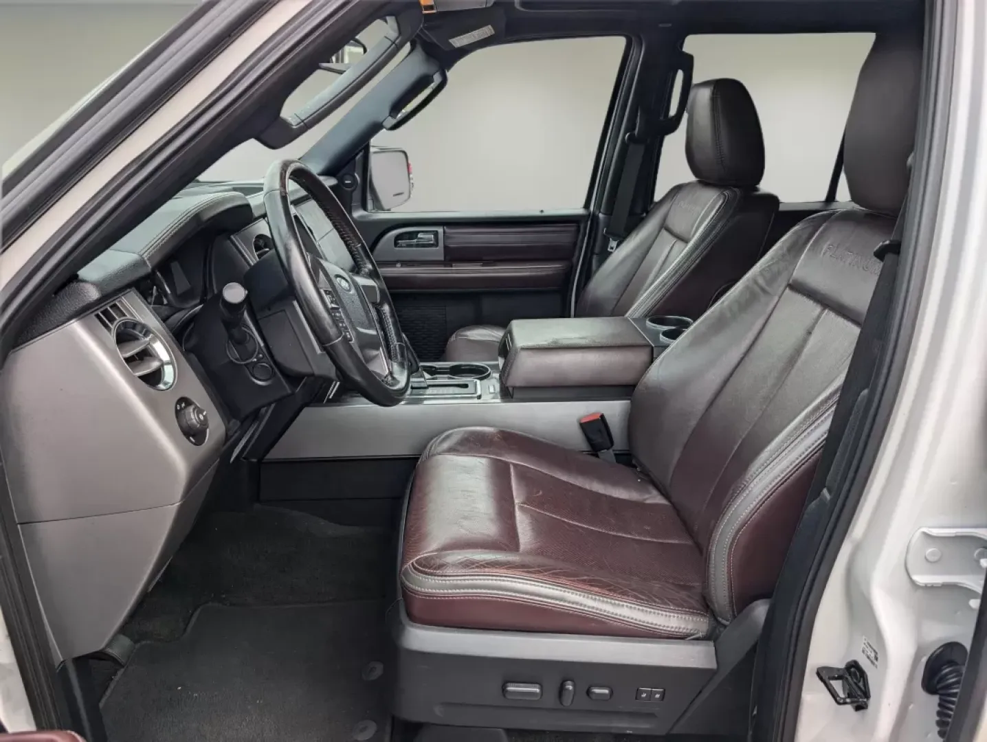 2017 Ford Expedition Platinum (1FMJU1LT8HE) with an Other engine, located at 5115 14th Ave., Columbus, GA, 31904, (706) 323-0345, 32.511494, -84.971046 - Discover the ultimate family SUV that combines power, luxury, and versatility-the 2017 Ford Expedition Platinum! Perfect for growing families and weekend adventures, this vehicle offers ample space, advanced safety features, and unmatched comfort. Whether you're embarking on a cross-country road tri - Photo#9