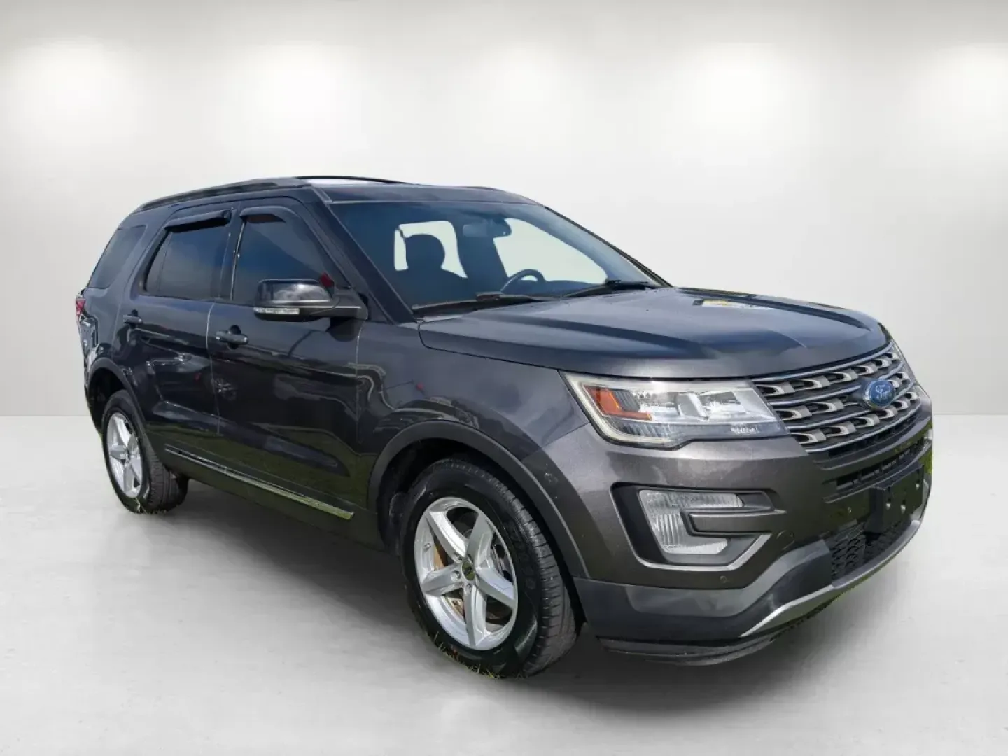 2017 Ford Explorer XLT (1FM5K8D83HG) with an Regular Unleaded V-6 3.5 L/213 engine, 6-Speed Automatic w/OD transmission, located at 3959 U.S. 80 W, Phenix City, AL, 36870, (334) 297-4885, 32.469296, -85.135185 - **Discover Your Next Adventure with the 2017 Ford Explorer XLT at Gils Auto - Phenix City!**<br /> <br /> Are you ready for a vehicle that can keep up with your active lifestyle? Whether you're shuttling kids to soccer practice, heading out for weekend getaways, or embarking on family road trips, th - Photo#3