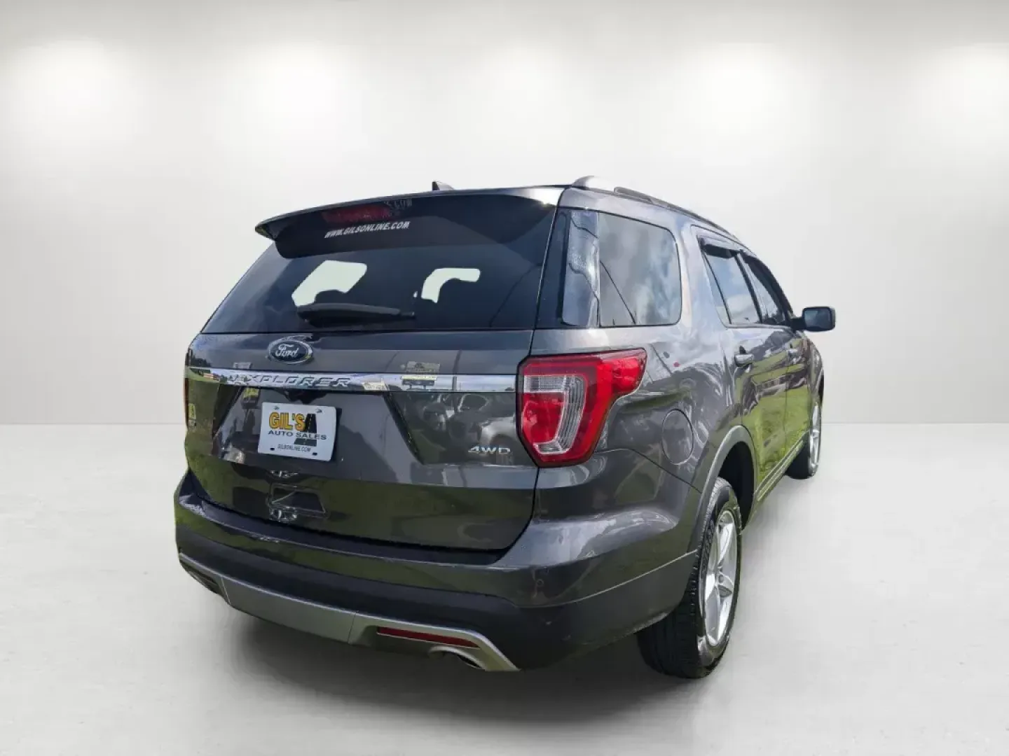 2017 Ford Explorer XLT (1FM5K8D83HG) with an Regular Unleaded V-6 3.5 L/213 engine, 6-Speed Automatic w/OD transmission, located at 3959 U.S. 80 W, Phenix City, AL, 36870, (334) 297-4885, 32.469296, -85.135185 - **Discover Your Next Adventure with the 2017 Ford Explorer XLT at Gils Auto - Phenix City!**<br /> <br /> Are you ready for a vehicle that can keep up with your active lifestyle? Whether you're shuttling kids to soccer practice, heading out for weekend getaways, or embarking on family road trips, th - Photo#5