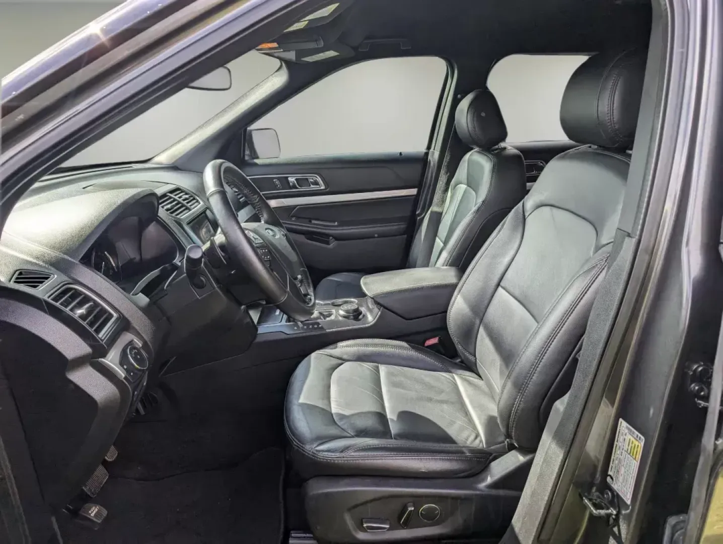 2017 Ford Explorer XLT (1FM5K8D83HG) with an Regular Unleaded V-6 3.5 L/213 engine, 6-Speed Automatic w/OD transmission, located at 3959 U.S. 80 W, Phenix City, AL, 36870, (334) 297-4885, 32.469296, -85.135185 - **Discover Your Next Adventure with the 2017 Ford Explorer XLT at Gils Auto - Phenix City!**<br /> <br /> Are you ready for a vehicle that can keep up with your active lifestyle? Whether you're shuttling kids to soccer practice, heading out for weekend getaways, or embarking on family road trips, th - Photo#10