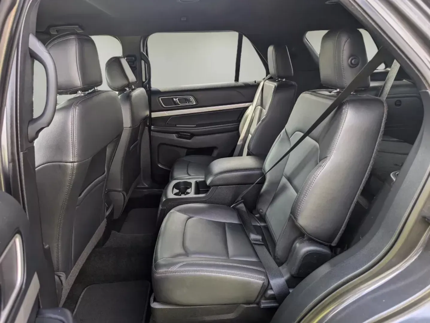 2017 Ford Explorer XLT (1FM5K8D83HG) with an Regular Unleaded V-6 3.5 L/213 engine, 6-Speed Automatic w/OD transmission, located at 3959 U.S. 80 W, Phenix City, AL, 36870, (334) 297-4885, 32.469296, -85.135185 - **Discover Your Next Adventure with the 2017 Ford Explorer XLT at Gils Auto - Phenix City!**<br /> <br /> Are you ready for a vehicle that can keep up with your active lifestyle? Whether you're shuttling kids to soccer practice, heading out for weekend getaways, or embarking on family road trips, th - Photo#11