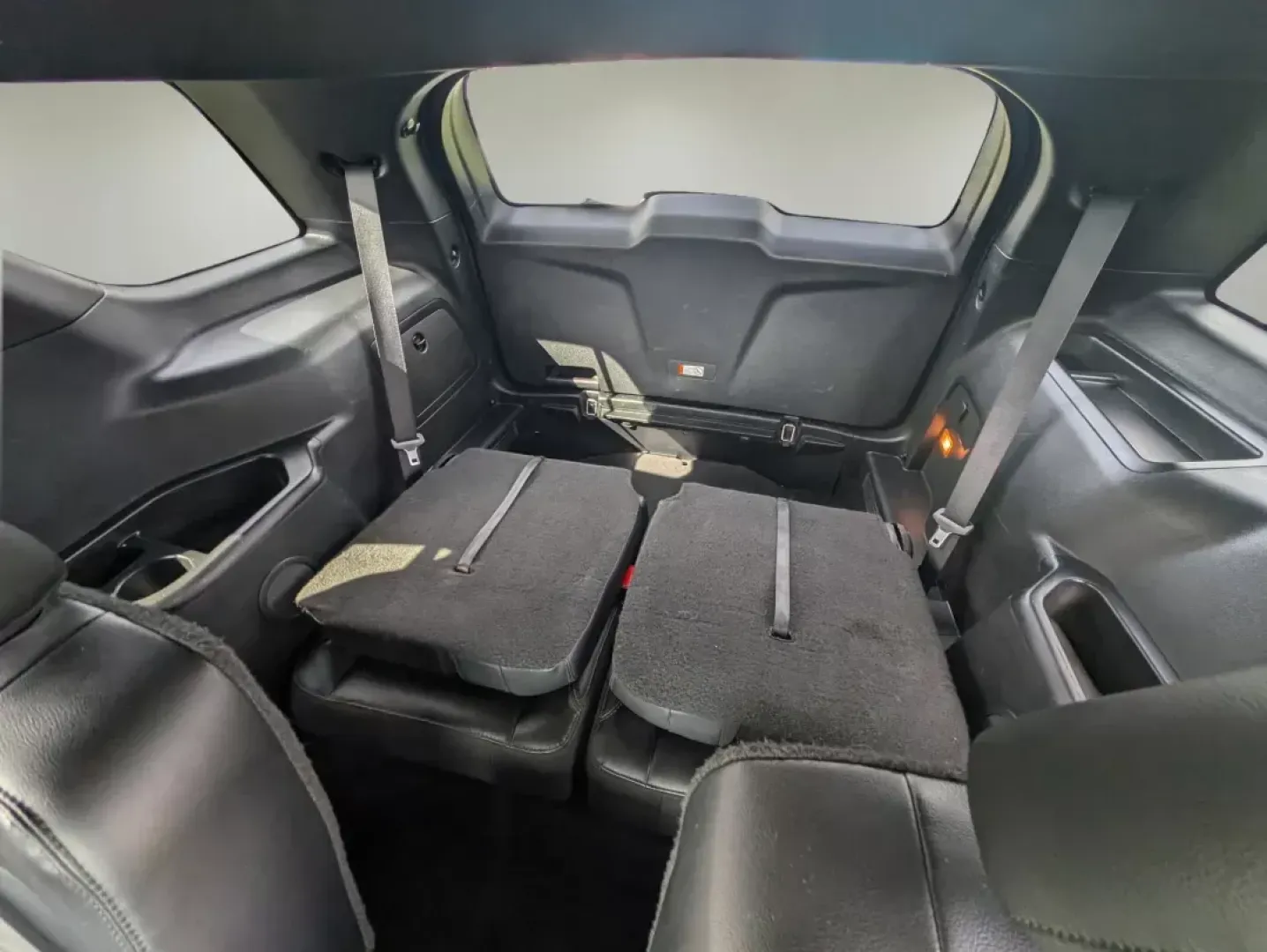 2017 Ford Explorer XLT (1FM5K8D83HG) with an Regular Unleaded V-6 3.5 L/213 engine, 6-Speed Automatic w/OD transmission, located at 3959 U.S. 80 W, Phenix City, AL, 36870, (334) 297-4885, 32.469296, -85.135185 - **Discover Your Next Adventure with the 2017 Ford Explorer XLT at Gils Auto - Phenix City!**<br /> <br /> Are you ready for a vehicle that can keep up with your active lifestyle? Whether you're shuttling kids to soccer practice, heading out for weekend getaways, or embarking on family road trips, th - Photo#12