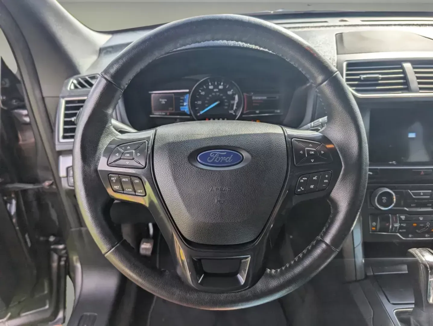 2017 Ford Explorer XLT (1FM5K8D83HG) with an Regular Unleaded V-6 3.5 L/213 engine, 6-Speed Automatic w/OD transmission, located at 3959 U.S. 80 W, Phenix City, AL, 36870, (334) 297-4885, 32.469296, -85.135185 - **Discover Your Next Adventure with the 2017 Ford Explorer XLT at Gils Auto - Phenix City!**<br /> <br /> Are you ready for a vehicle that can keep up with your active lifestyle? Whether you're shuttling kids to soccer practice, heading out for weekend getaways, or embarking on family road trips, th - Photo#16