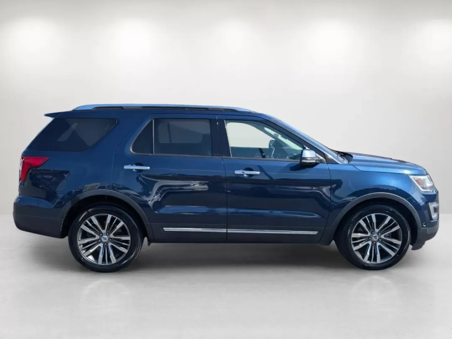 2017 Ford Explorer Platinum (1FM5K8HT7HG) with an Other engine, located at 3959 U.S. 80 W, Phenix City, AL, 36870, (334) 297-4885, 32.469296, -85.135185 - **Discover the Ultimate Family SUV: 2017 Ford Explorer Platinum at Gils Auto!**<br /> <br /> Are you looking for a vehicle that can transform your family outings into unforgettable adventures? The 2017 Ford Explorer Platinum is the perfect solution for growing families, outdoor enthusiasts, and anyo - Photo#4