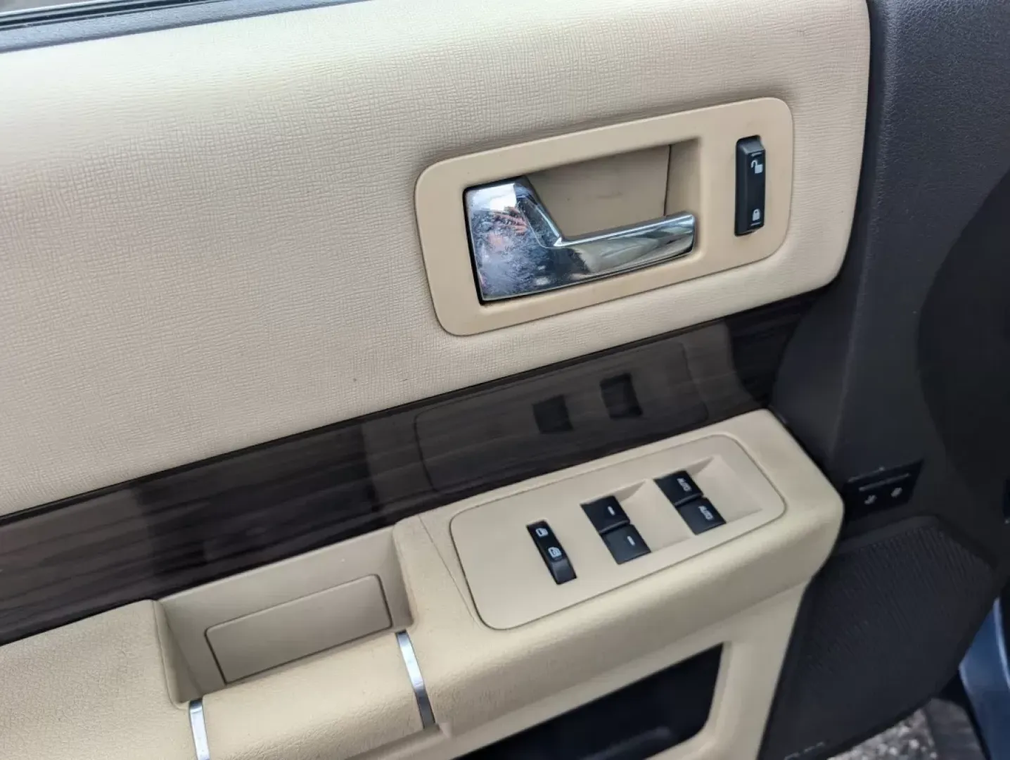 2017 Ford Flex SEL (2FMGK5C8XHB) with an Other engine, located at 1430 Gateway Drive, Opelika, AL, 36801, (334) 239-0944, 32.637871, -85.409790 - 2017 Ford Flex SEL - Photo#8