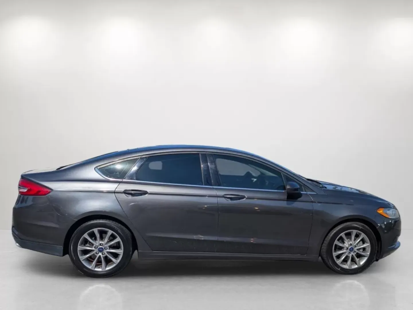 2017 Ford Fusion SE (3FA6P0H74HR) with an Other engine, located at 1430 Gateway Drive, Opelika, AL, 36801, (334) 239-0944, 32.637871, -85.409790 - **Discover Adventure and Comfort with the 2017 Ford Fusion SE at Gils Auto!**<br /> <br /> Are you in search of a reliable vehicle that seamlessly fits into your active lifestyle? Look no further! The 2017 Ford Fusion SE is the perfect blend of style, comfort, and technology. Whether you're commutin - Photo#3