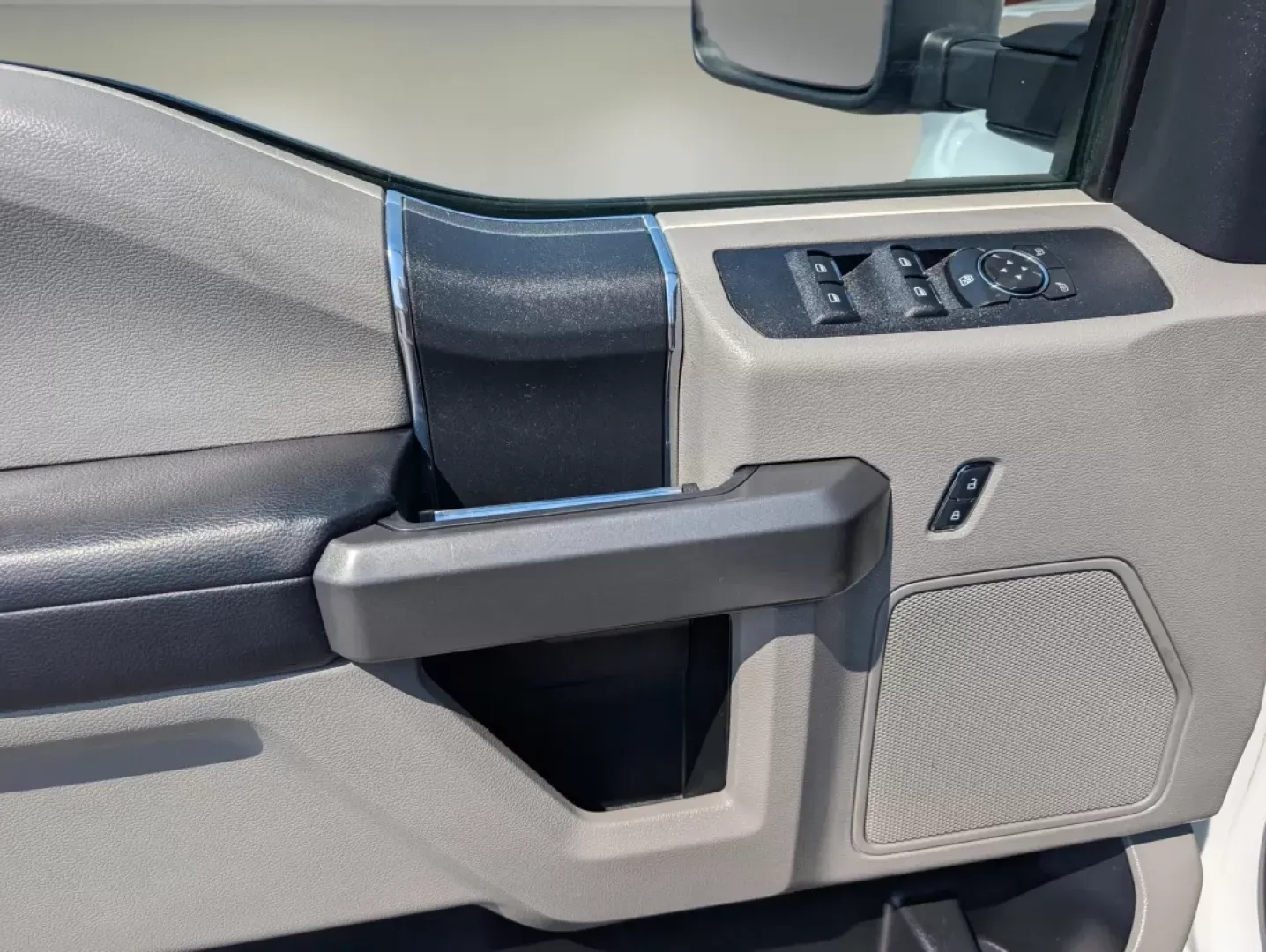 2017 Ford Super Duty F-250 SRW XLT (1FT7W2B61HE) with an Other engine, located at 7000 Northlake Connector, Columbus, GA, 31904, (706) 987-8085, 32.524975, -84.978134 - Are you ready to elevate your weekend adventures or tackle the demands of daily life with unmatched reliability? Meet the 2017 Ford Super Duty F-250 SRW XLT, the versatile crew cab pickup that perfectly blends power, comfort, and advanced technology for families and professionals alike. Whether you' - Photo#8