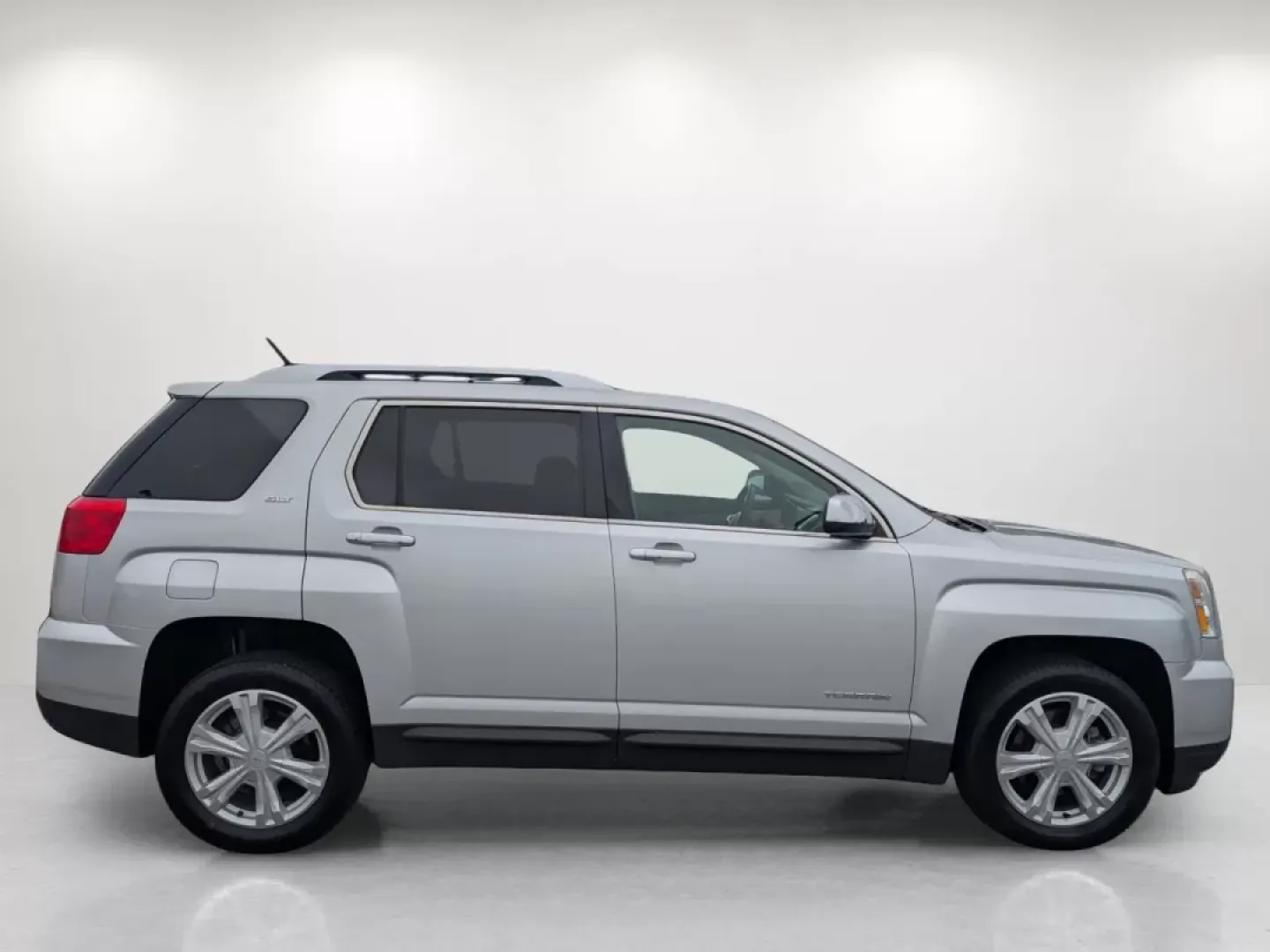 2017 /Light Titanium GMC Terrain SLT (2GKFLUEK9H6) with an Other engine, located at 1430 Gateway Drive, Opelika, AL, 36801, (334) 239-0944, 32.637871, -85.409790 - **Discover the Perfect SUV for Your Next Adventure: 2017 GMC Terrain SLT at Gils Auto - Phenix City!**<br /> <br /> Are you ready to elevate your driving experience? Whether you're a growing family looking for a reliable vehicle for school runs and weekend getaways or a commuter wanting a blend of c - Photo#3