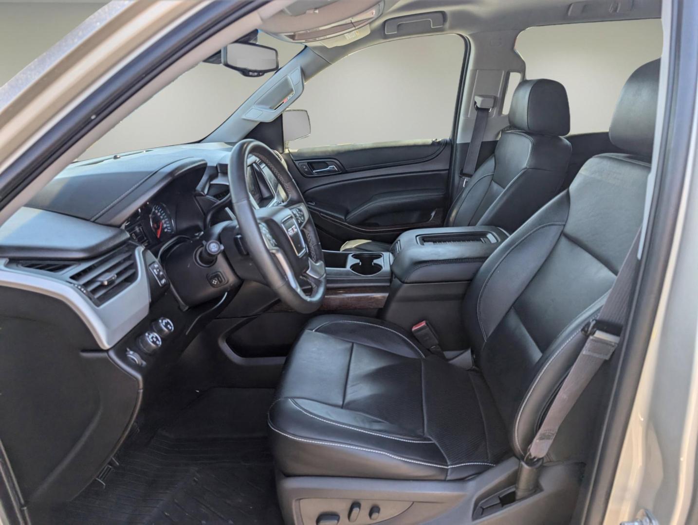 2017 /Jet Black GMC Yukon XL SLT (1GKS2GKC2HR) with an Gas V8 5.3L/325 engine, 6-Speed Automatic transmission, located at 7000 Northlake Connector, Columbus, GA, 31904, (706) 987-8085, 32.524975, -84.978134 - 2017 GMC Yukon XL SLT - Photo#9