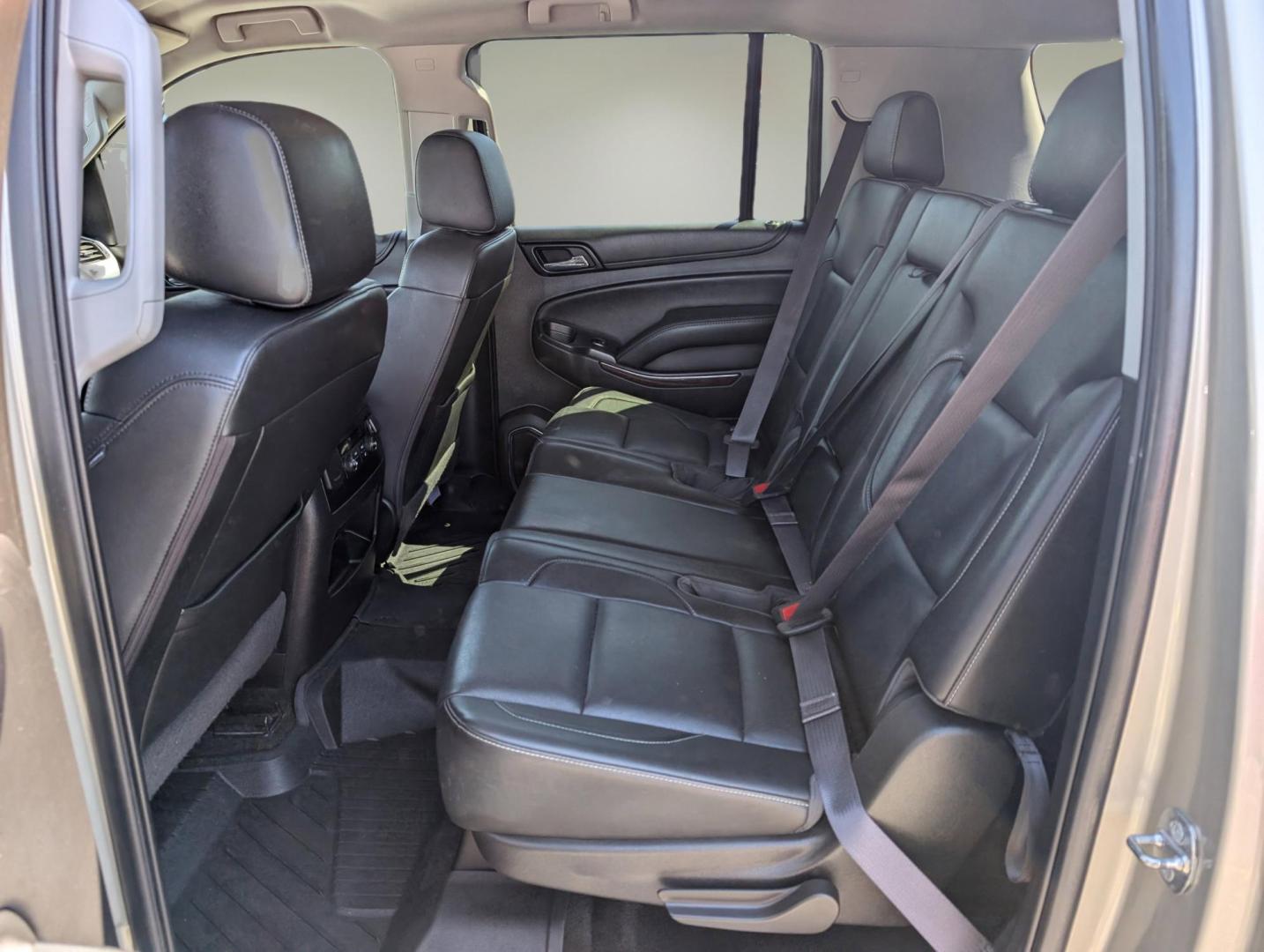 2017 /Jet Black GMC Yukon XL SLT (1GKS2GKC2HR) with an Gas V8 5.3L/325 engine, 6-Speed Automatic transmission, located at 7000 Northlake Connector, Columbus, GA, 31904, (706) 987-8085, 32.524975, -84.978134 - 2017 GMC Yukon XL SLT - Photo#10