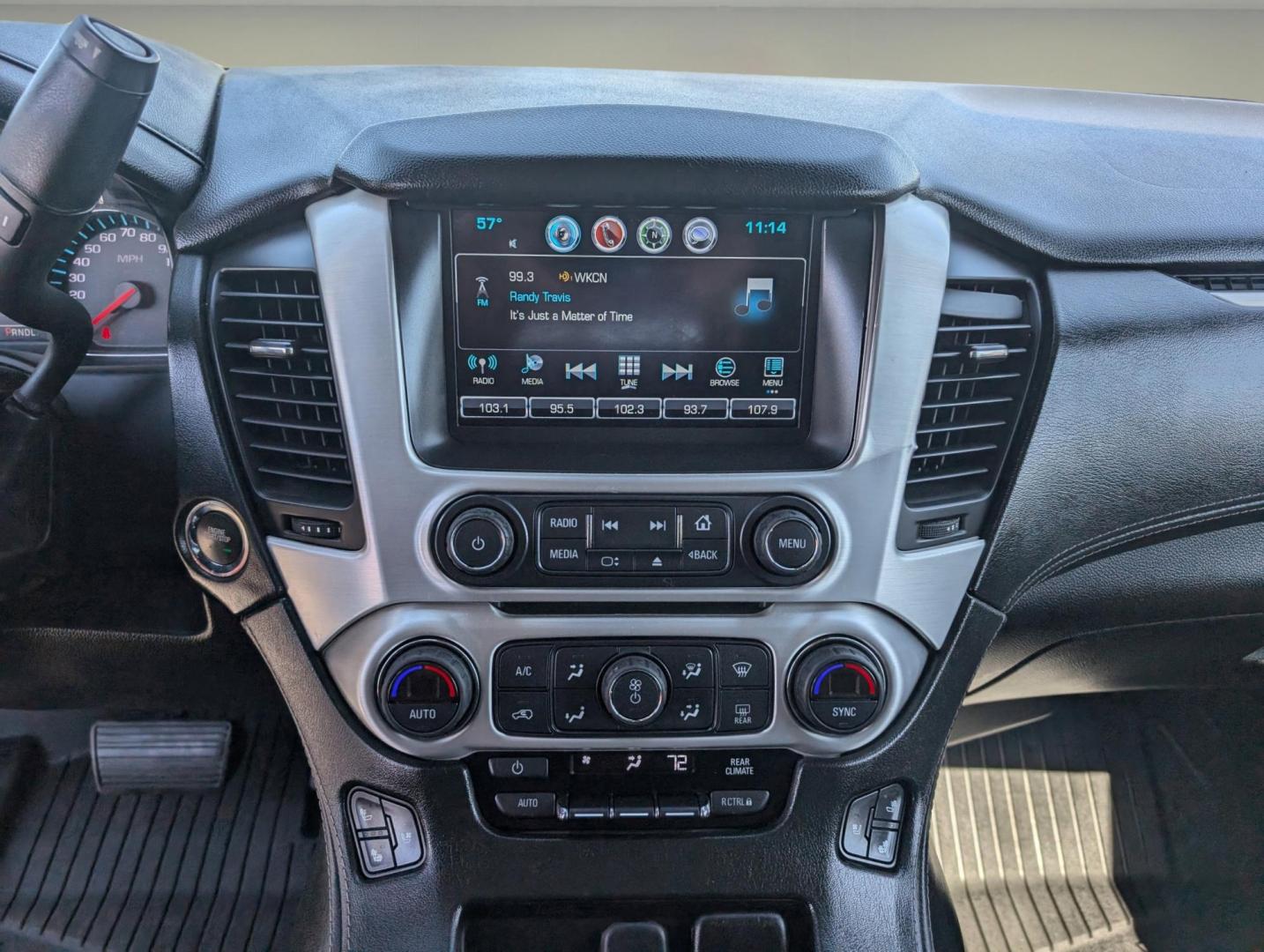 2017 /Jet Black GMC Yukon XL SLT (1GKS2GKC2HR) with an Gas V8 5.3L/325 engine, 6-Speed Automatic transmission, located at 7000 Northlake Connector, Columbus, GA, 31904, (706) 987-8085, 32.524975, -84.978134 - 2017 GMC Yukon XL SLT - Photo#14