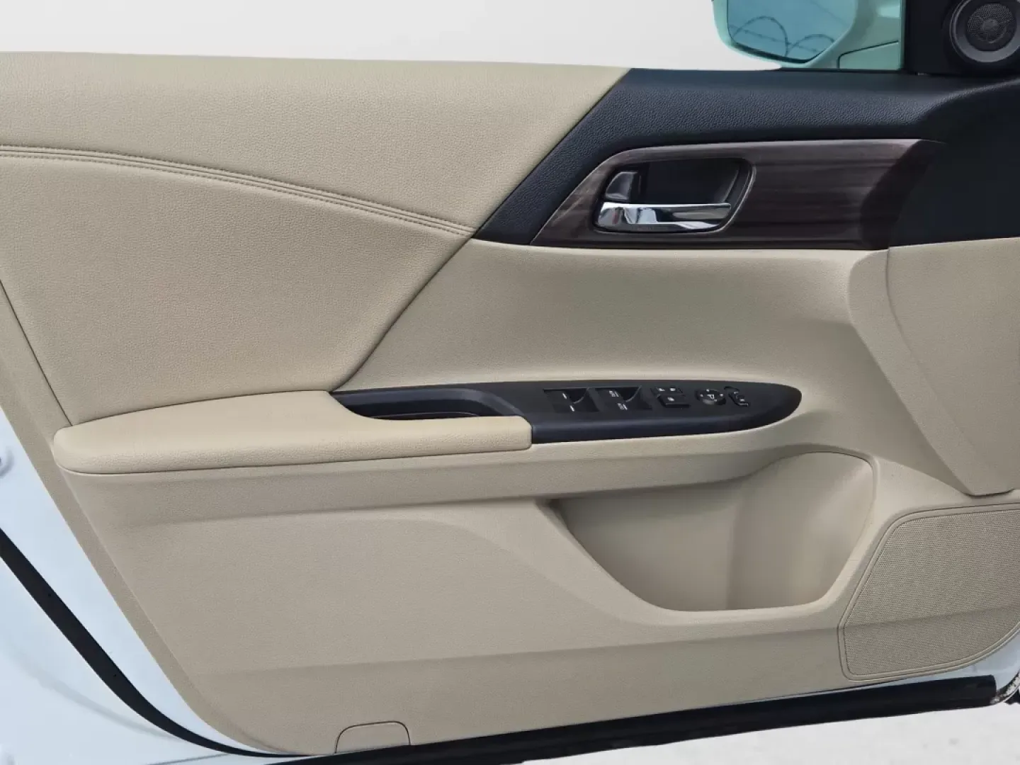 2017 Honda Accord Sedan EX (1HGCR2F06HA) with an Other engine, located at 804 22nd Ave, Phenix City, AL, 36870, (334) 297-1860, 32.484749, -85.024475 - **Drive Your Lifestyle Forward with the 2017 Honda Accord Sedan Your Perfect Companion for Every Journey!**<br /> <br /> Are you ready to elevate your daily commute or embark on unforgettable family road trips? At Gils Auto in Phenix City, AL, we understand that every drive matters, and the 2017 Ho - Photo#9