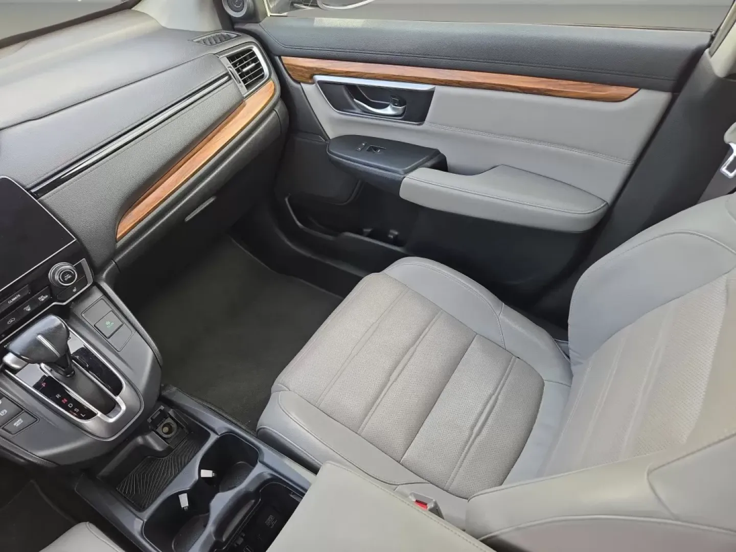 2017 Honda CR-V Touring (5J6RW2H99HL) with an Other engine, located at 7000 Northlake Connector, Columbus, GA, 31904, (706) 987-8085, 32.524975, -84.978134 - Experience the freedom of adventure and the comfort of home with this stunning 2017 Honda CR-V Touring, available now at Gils Auto in Phenix City, Alabama. Perfectly suited for both daily commutes and weekend getaways, this versatile SUV is your ticket to a lifestyle of exploration and convenience. - Photo#14