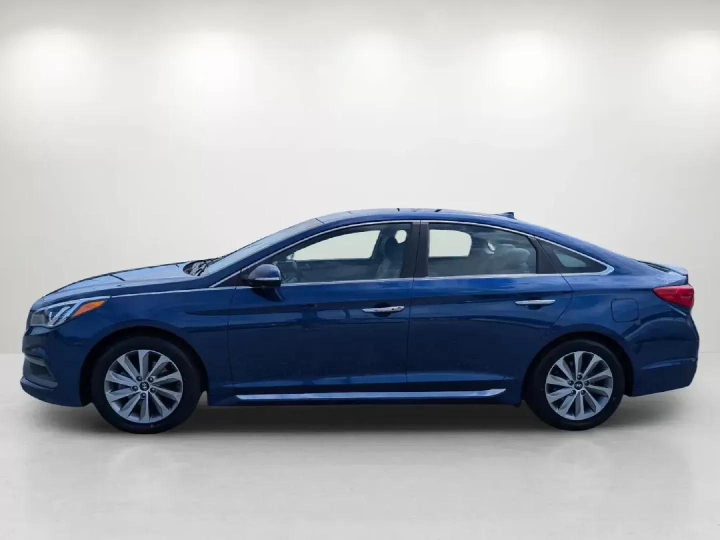 2017 /Gray Hyundai Sonata Sport (5NPE34AF3HH) with an Regular Unleaded I-4 2.4 L/144 engine, 6-Speed Automatic w/OD transmission, located at 804 22nd Ave, Phenix City, AL, 36870, (334) 297-1860, 32.484749, -85.024475 - 2017 Hyundai Sonata Sport - Photo#1
