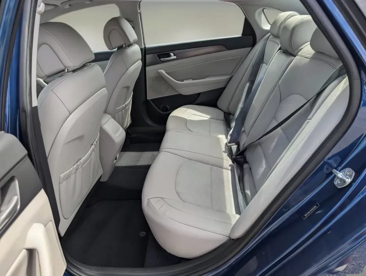 2017 /Gray Hyundai Sonata Sport (5NPE34AF3HH) with an Regular Unleaded I-4 2.4 L/144 engine, 6-Speed Automatic w/OD transmission, located at 804 22nd Ave, Phenix City, AL, 36870, (334) 297-1860, 32.484749, -85.024475 - 2017 Hyundai Sonata Sport - Photo#10
