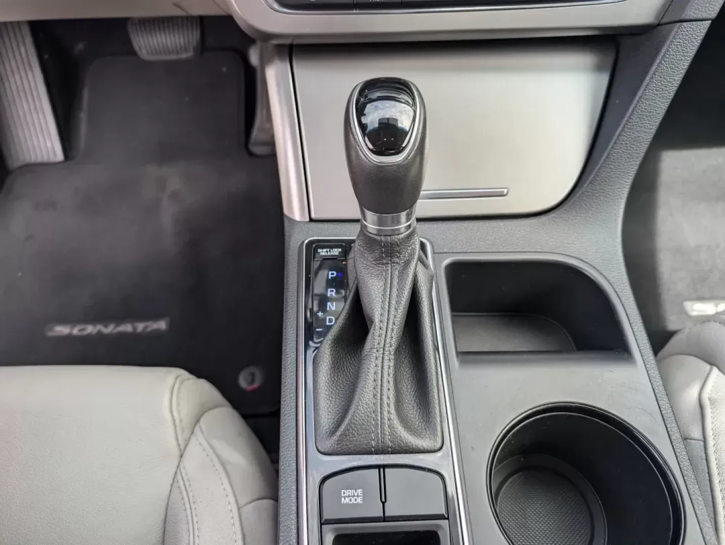 2017 /Gray Hyundai Sonata Sport (5NPE34AF3HH) with an Regular Unleaded I-4 2.4 L/144 engine, 6-Speed Automatic w/OD transmission, located at 804 22nd Ave, Phenix City, AL, 36870, (334) 297-1860, 32.484749, -85.024475 - 2017 Hyundai Sonata Sport - Photo#13