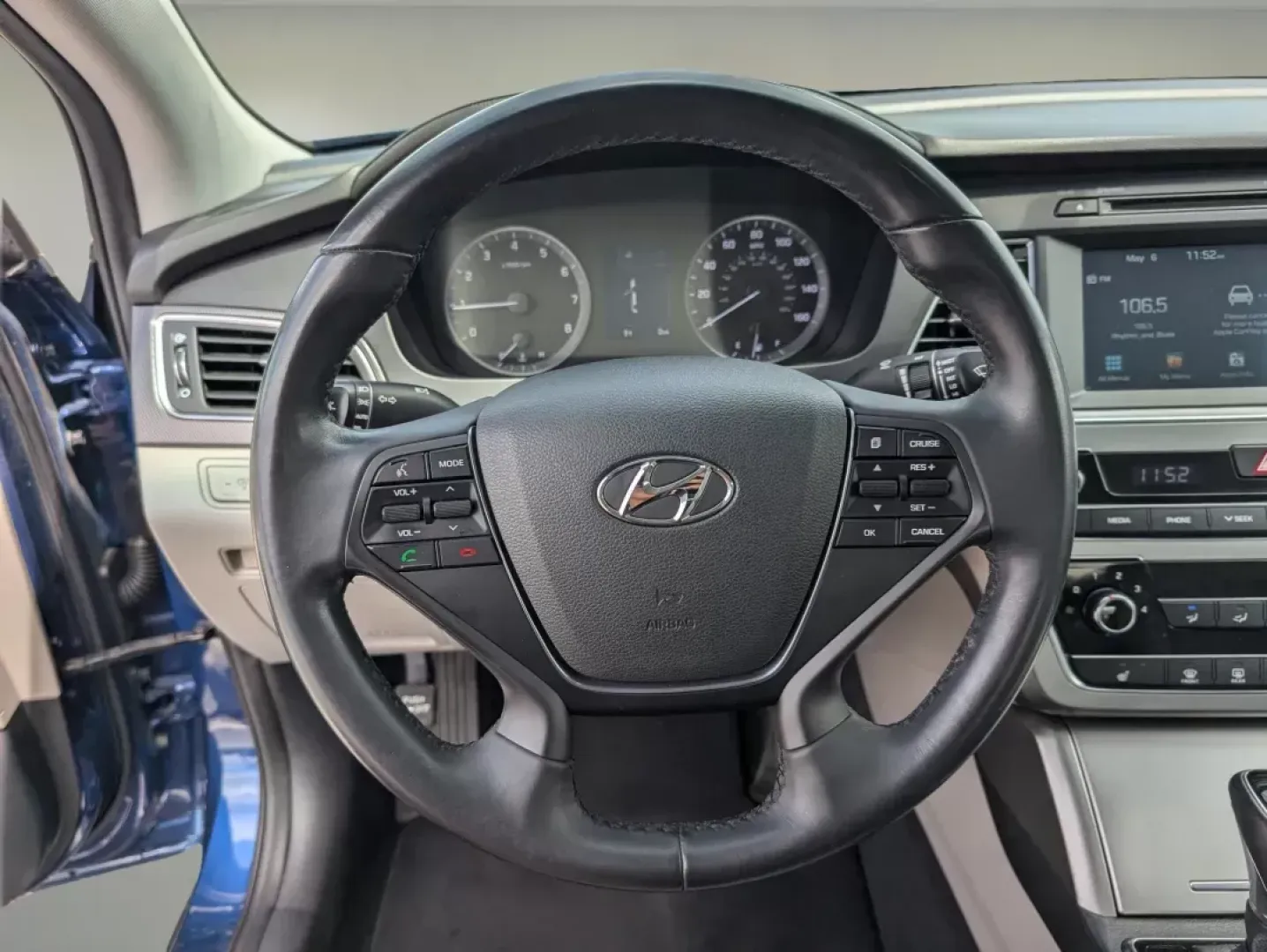 2017 /Gray Hyundai Sonata Sport (5NPE34AF3HH) with an Regular Unleaded I-4 2.4 L/144 engine, 6-Speed Automatic w/OD transmission, located at 804 22nd Ave, Phenix City, AL, 36870, (334) 297-1860, 32.484749, -85.024475 - 2017 Hyundai Sonata Sport - Photo#15