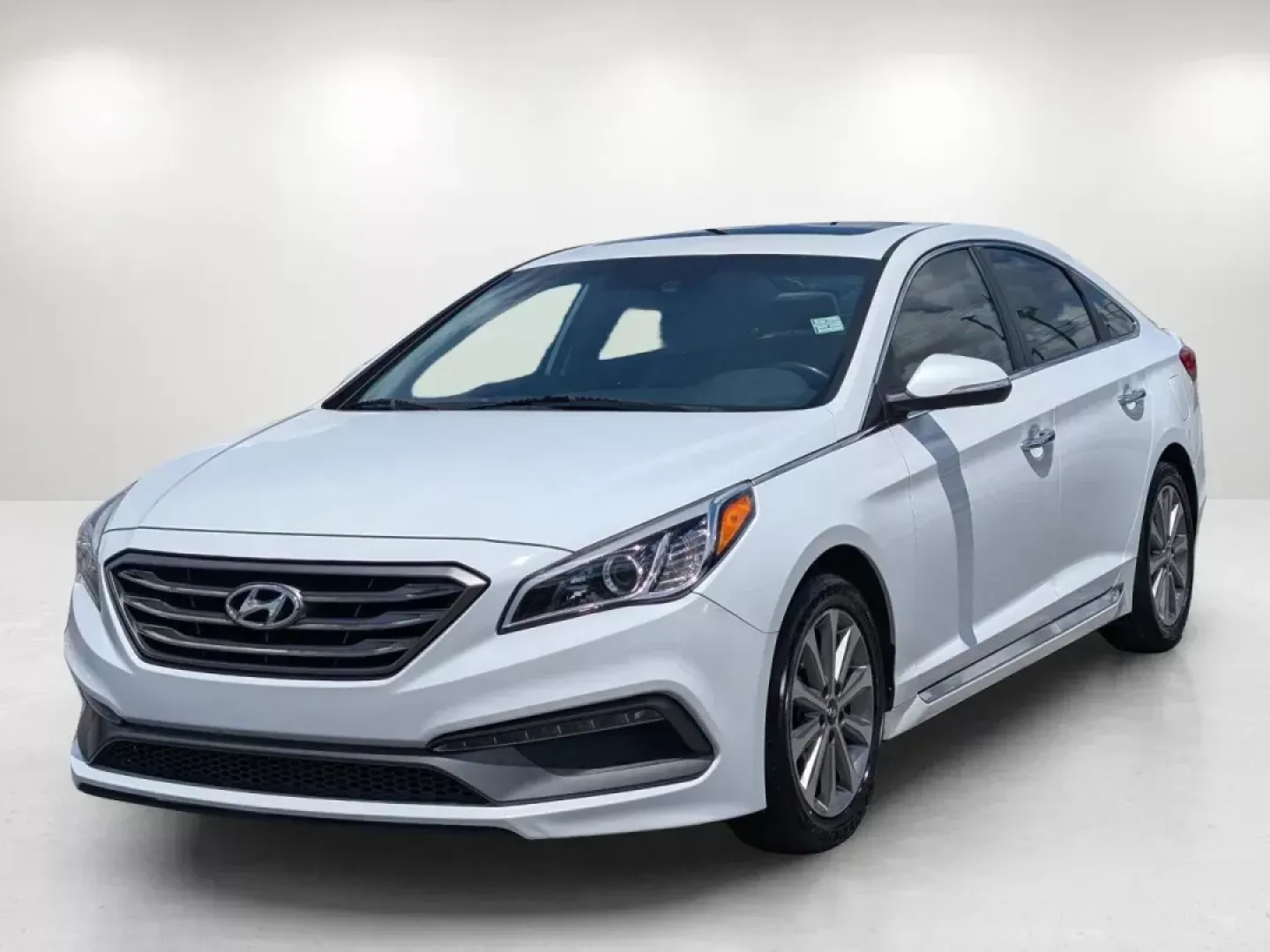 2017 /Gray Hyundai Sonata Limited (5NPE34AF0HH) with an Regular Unleaded I-4 2.4 L/144 engine, 6-Speed Automatic w/OD transmission, located at 804 22nd Ave, Phenix City, AL, 36870, (334) 297-1860, 32.484749, -85.024475 - Unlock the door to your next adventure with the 2017 Hyundai Sonata Limited, a versatile sedan designed for both daily commutes and weekend getaways. This vehicle perfectly balances comfort and style, making it a fantastic choice for growing families, budget-conscious buyers, or anyone seeking relia - Photo#1