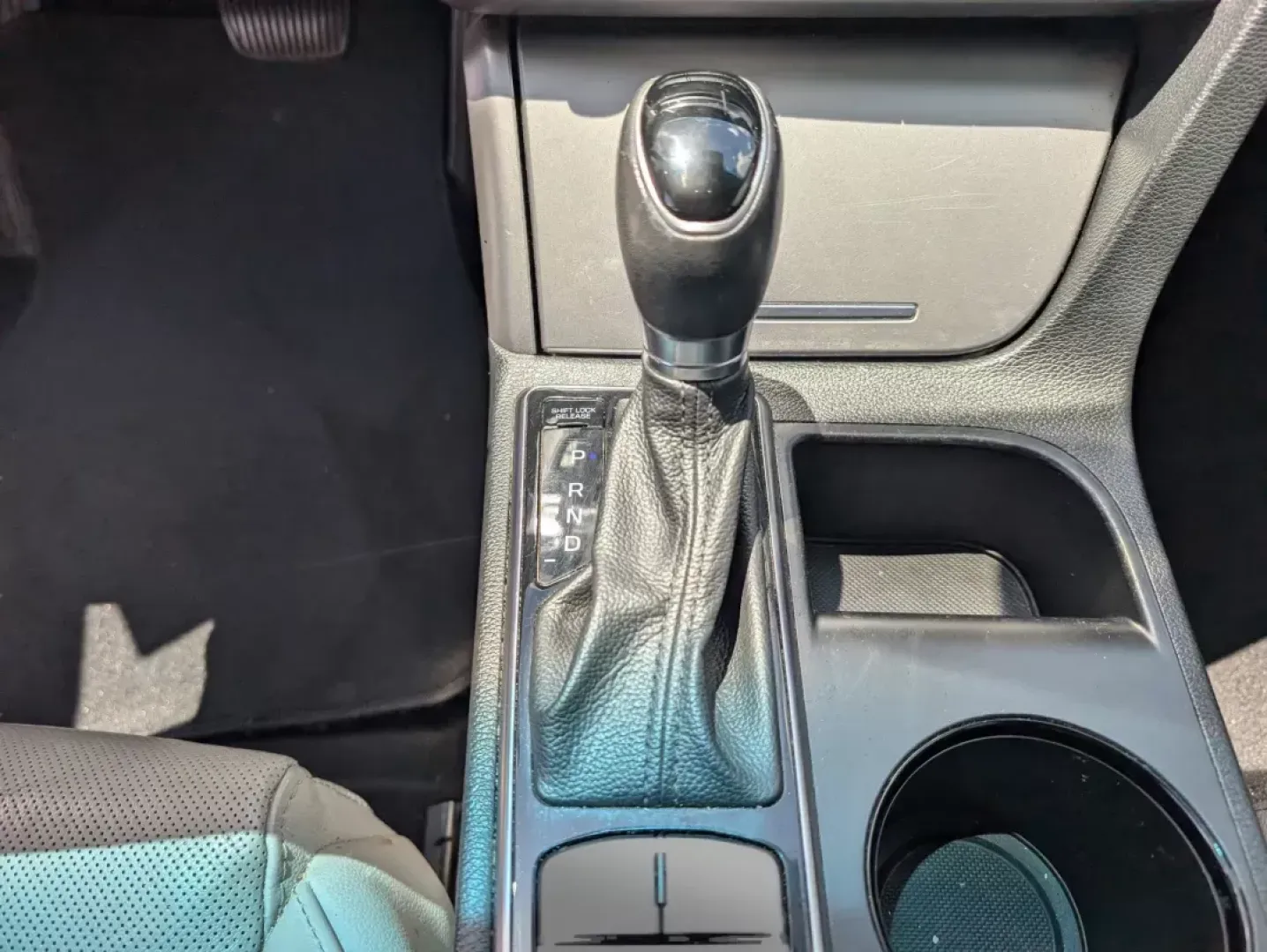 2017 /Gray Hyundai Sonata Limited (5NPE34AF0HH) with an Regular Unleaded I-4 2.4 L/144 engine, 6-Speed Automatic w/OD transmission, located at 804 22nd Ave, Phenix City, AL, 36870, (334) 297-1860, 32.484749, -85.024475 - Unlock the door to your next adventure with the 2017 Hyundai Sonata Limited, a versatile sedan designed for both daily commutes and weekend getaways. This vehicle perfectly balances comfort and style, making it a fantastic choice for growing families, budget-conscious buyers, or anyone seeking relia - Photo#14