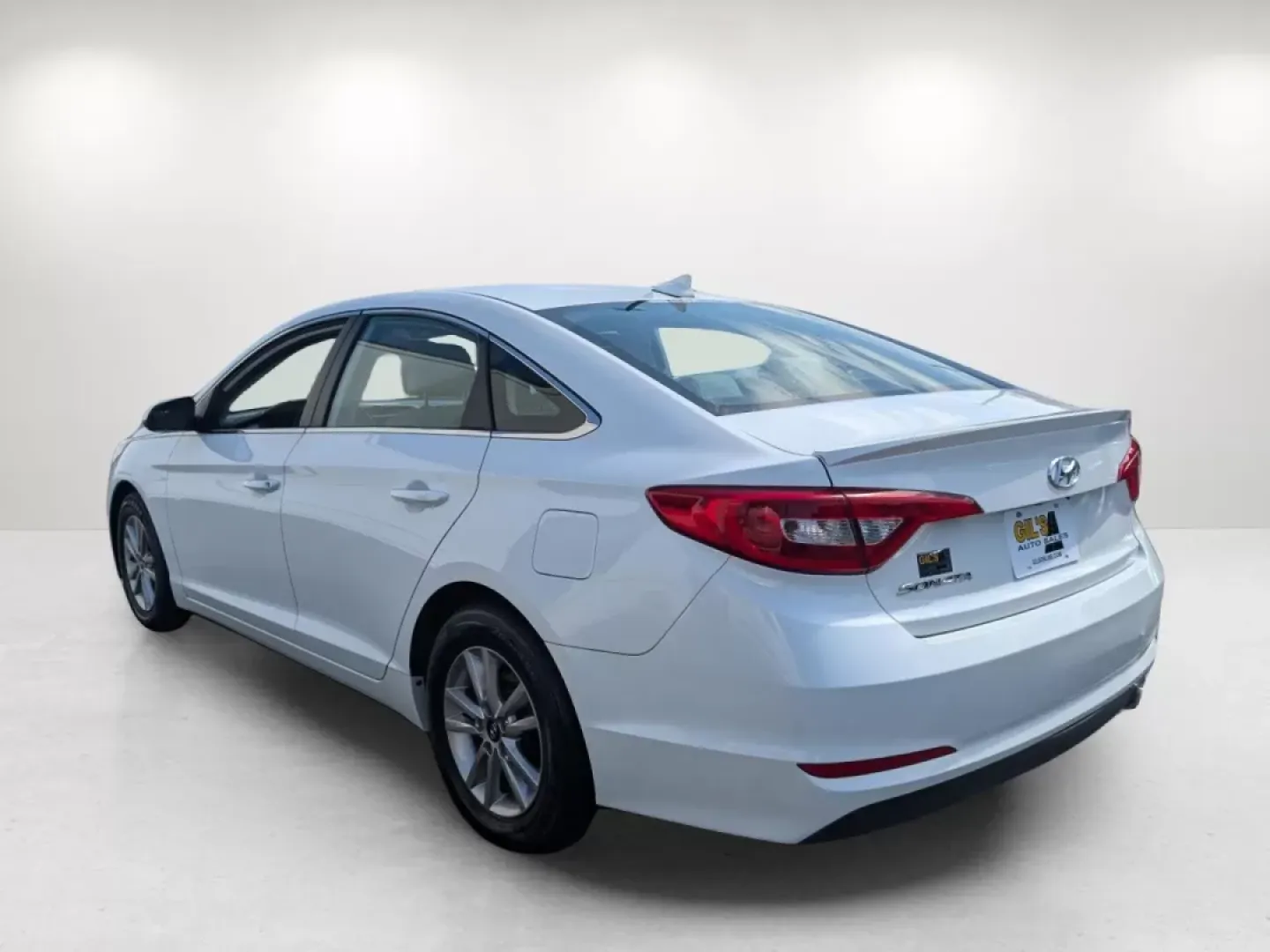 2017 /Gray Hyundai Sonata SE (5NPE24AF5HH) with an Other engine, located at 521 Old Farm Lane Rd, Prattville, AL, 36066, (334) 325-1505, 32.482460, -86.416367 - **Discover Your Next Adventure in the 2017 Hyundai Sonata SE!**<br /> <br /> Are you ready to elevate your driving experience? Whether you're commuting to work, running errands, or planning an exciting weekend getaway, the 2017 Hyundai Sonata SE is your ultimate companion. With its sleek Quartz Whit - Photo#7