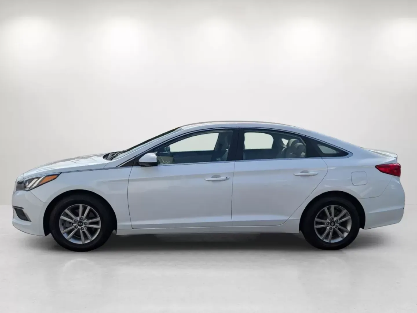2017 /Gray Hyundai Sonata SE (5NPE24AF5HH) with an Other engine, located at 521 Old Farm Lane Rd, Prattville, AL, 36066, (334) 325-1505, 32.482460, -86.416367 - **Discover Your Next Adventure in the 2017 Hyundai Sonata SE!**<br /> <br /> Are you ready to elevate your driving experience? Whether you're commuting to work, running errands, or planning an exciting weekend getaway, the 2017 Hyundai Sonata SE is your ultimate companion. With its sleek Quartz Whit - Photo#8
